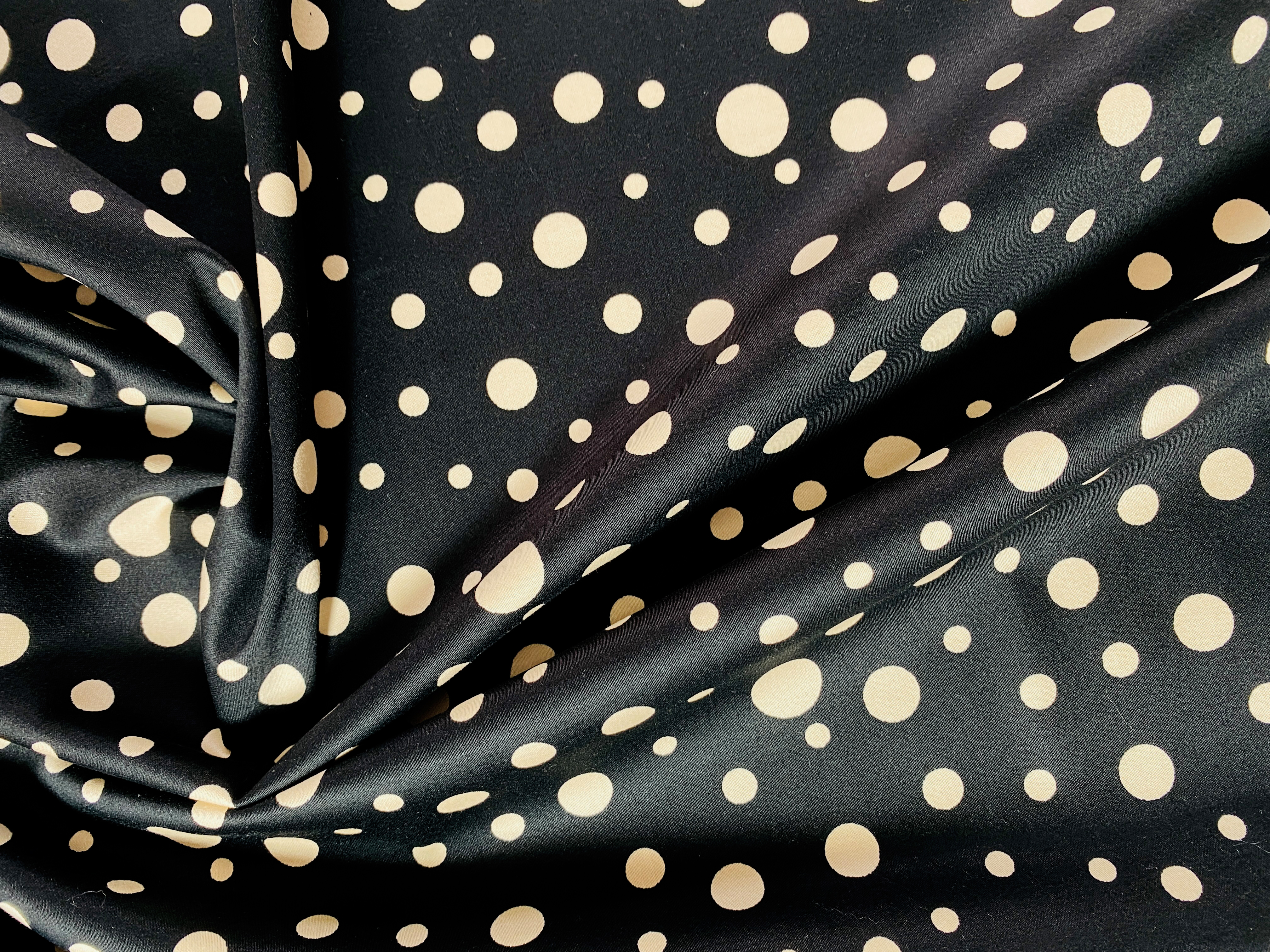 Baumwollsatin schwarz-beige
