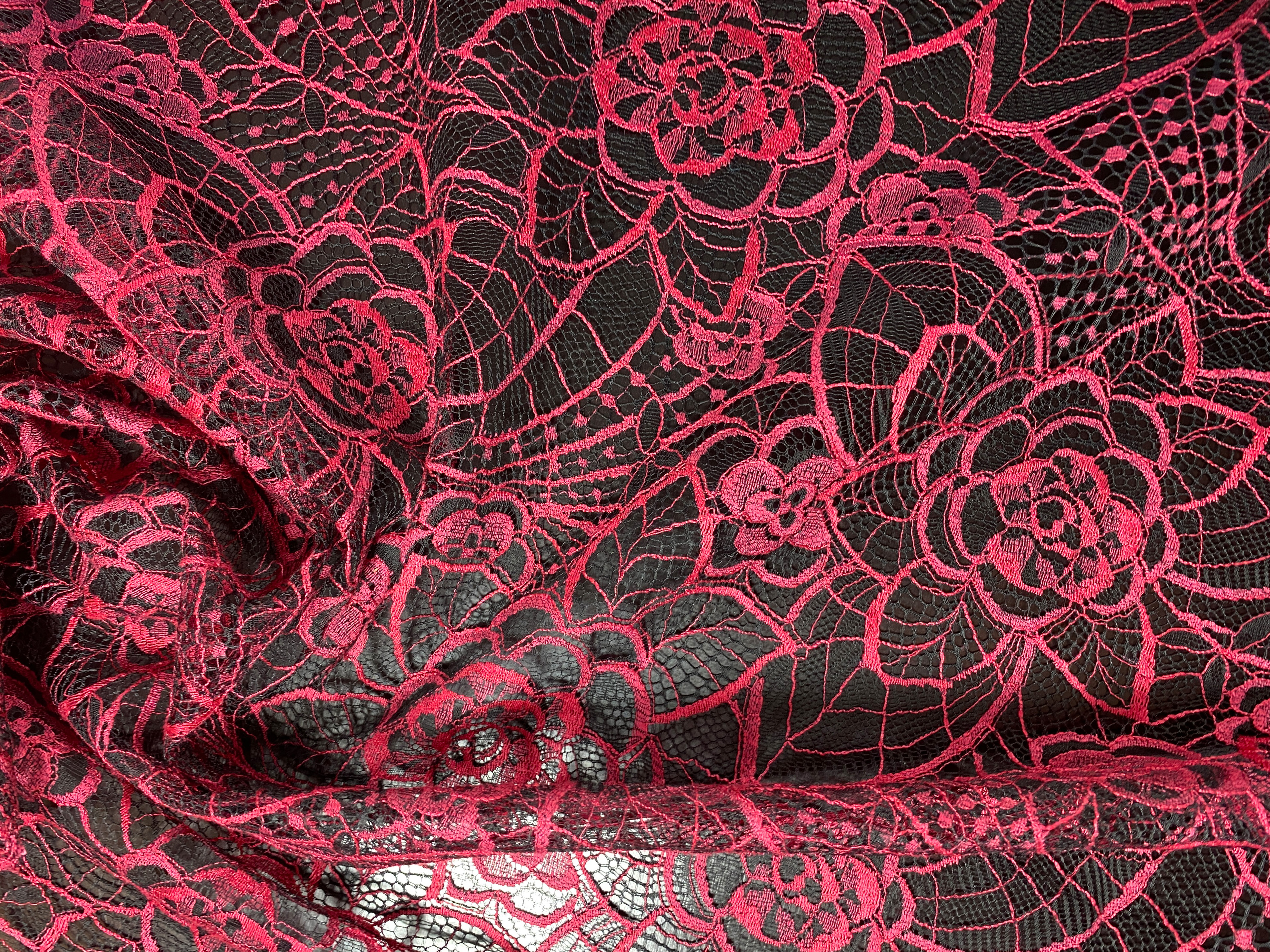 französische Spitze rot-schwarz