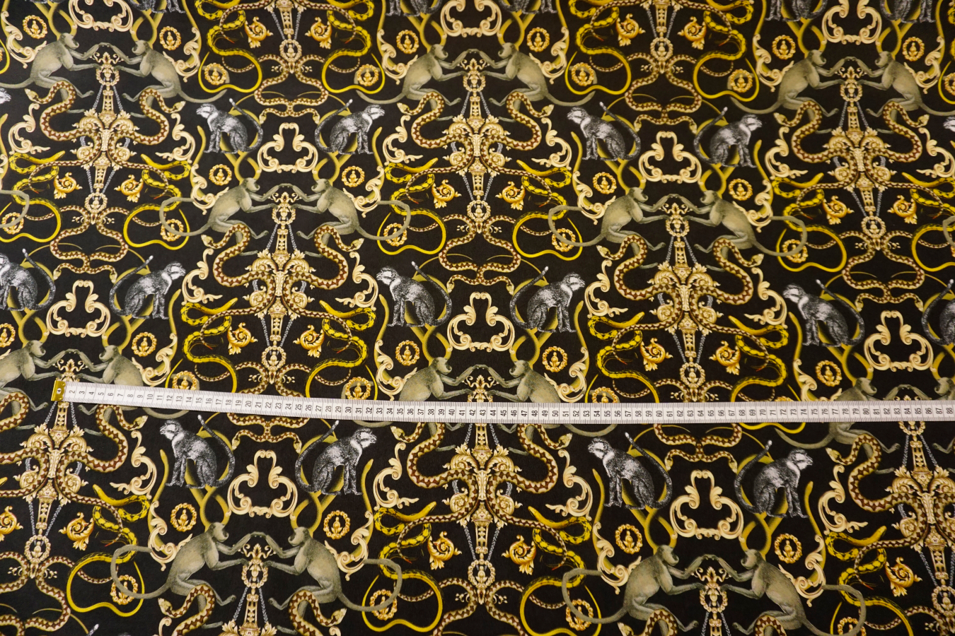 Seidencrêpe - Schlangen und Affen