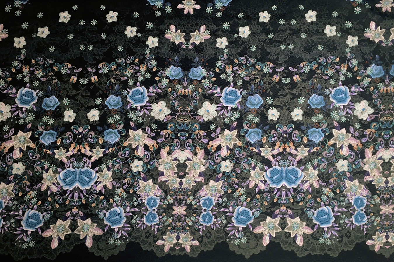Rapport – Jacquard, blau-lila Blüten
