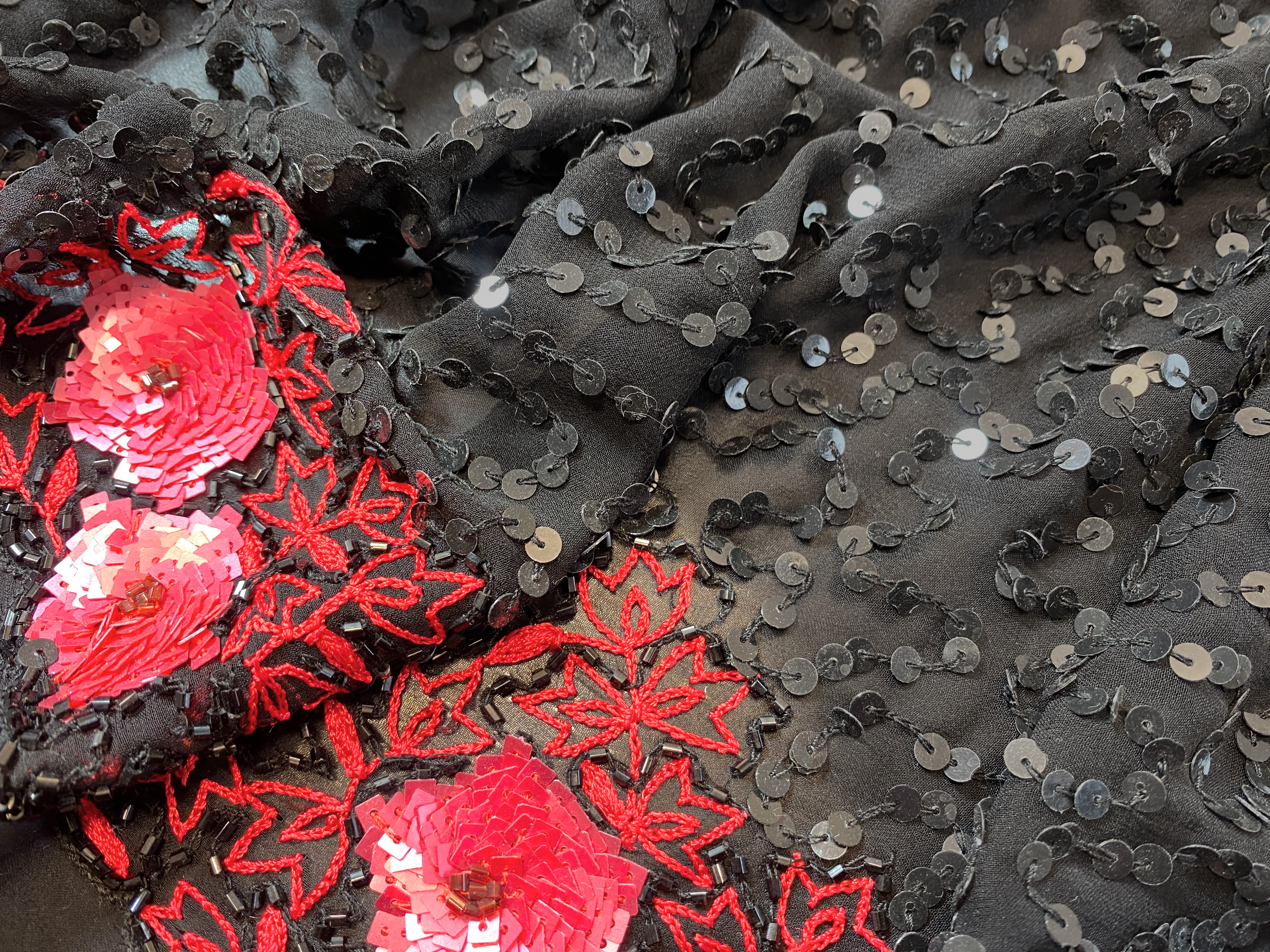 Paillettenstickerei auf Chiffon