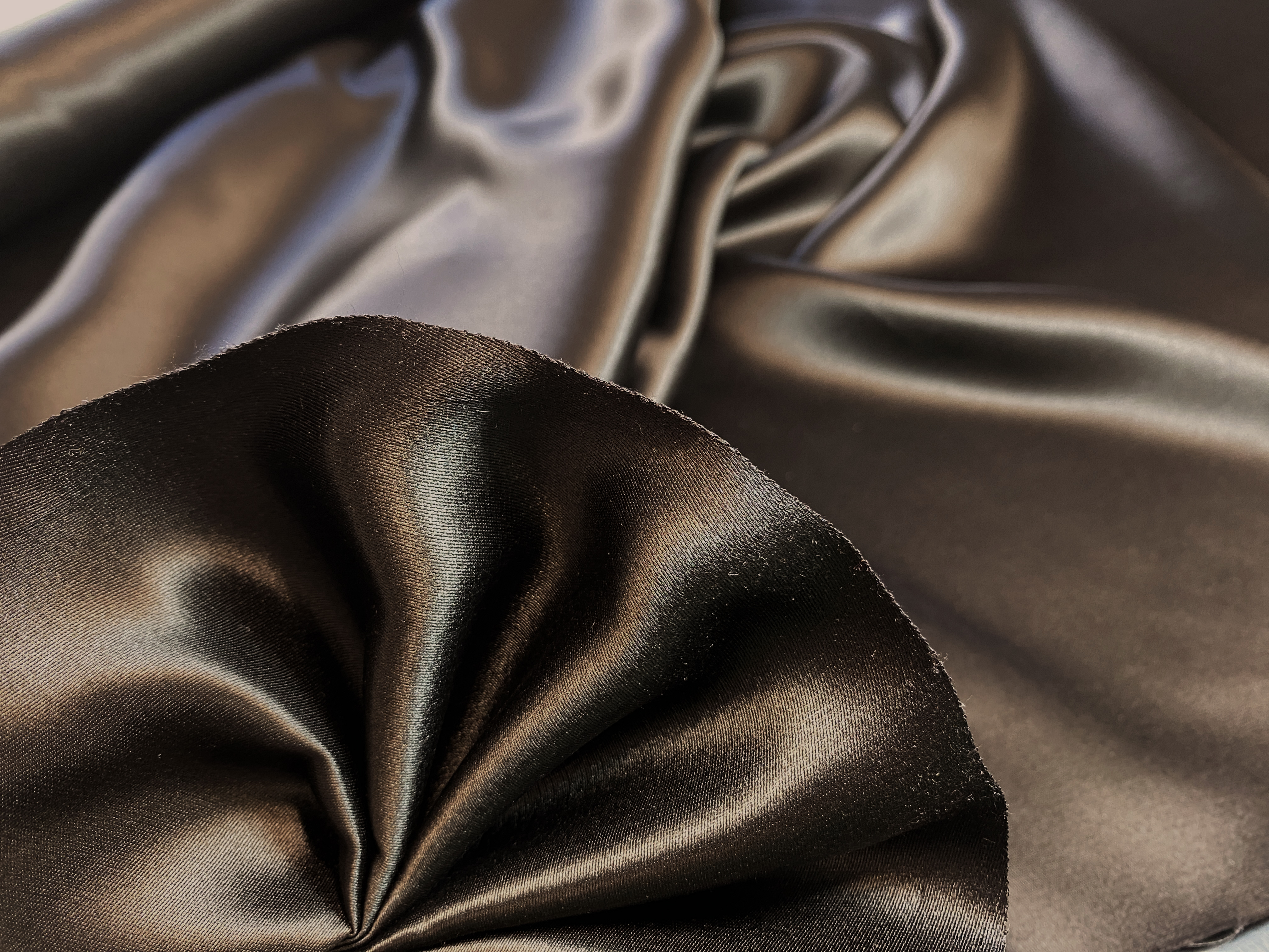 beidseitig satinierte Seide schwarzbraun