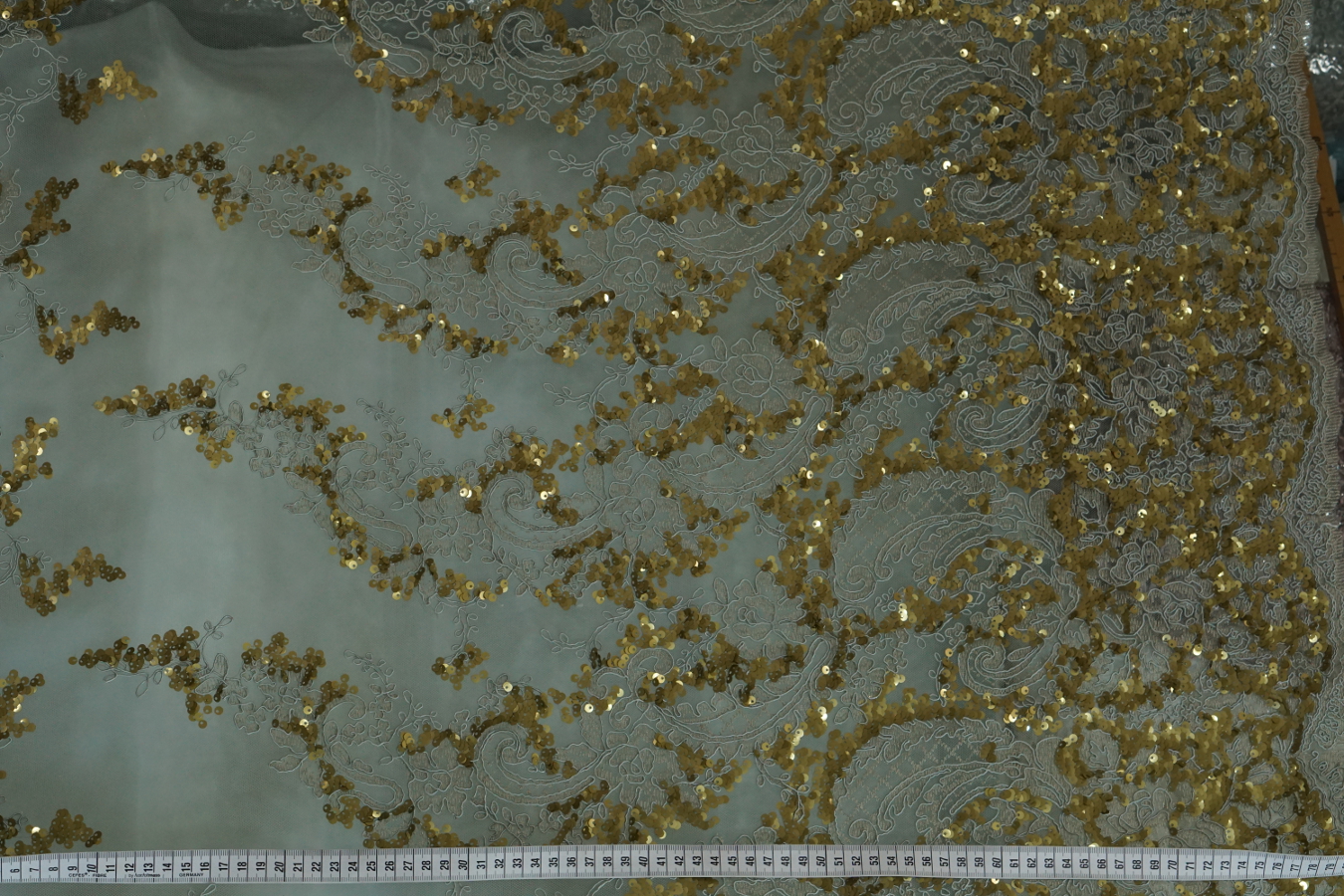 Gimpenspitze mit Pailletten - mint/gold