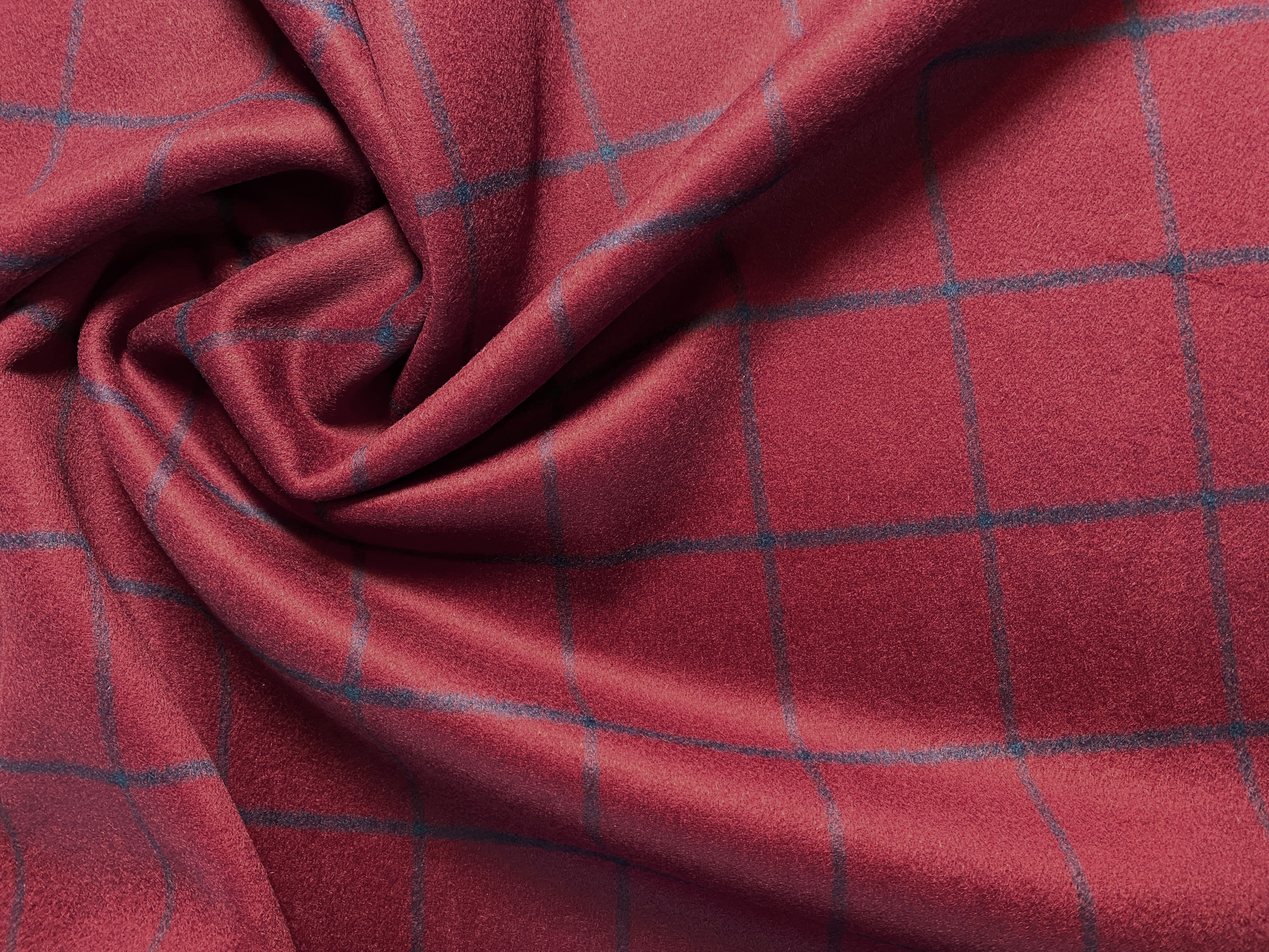 Mantelware dunkelrot mit Karo
