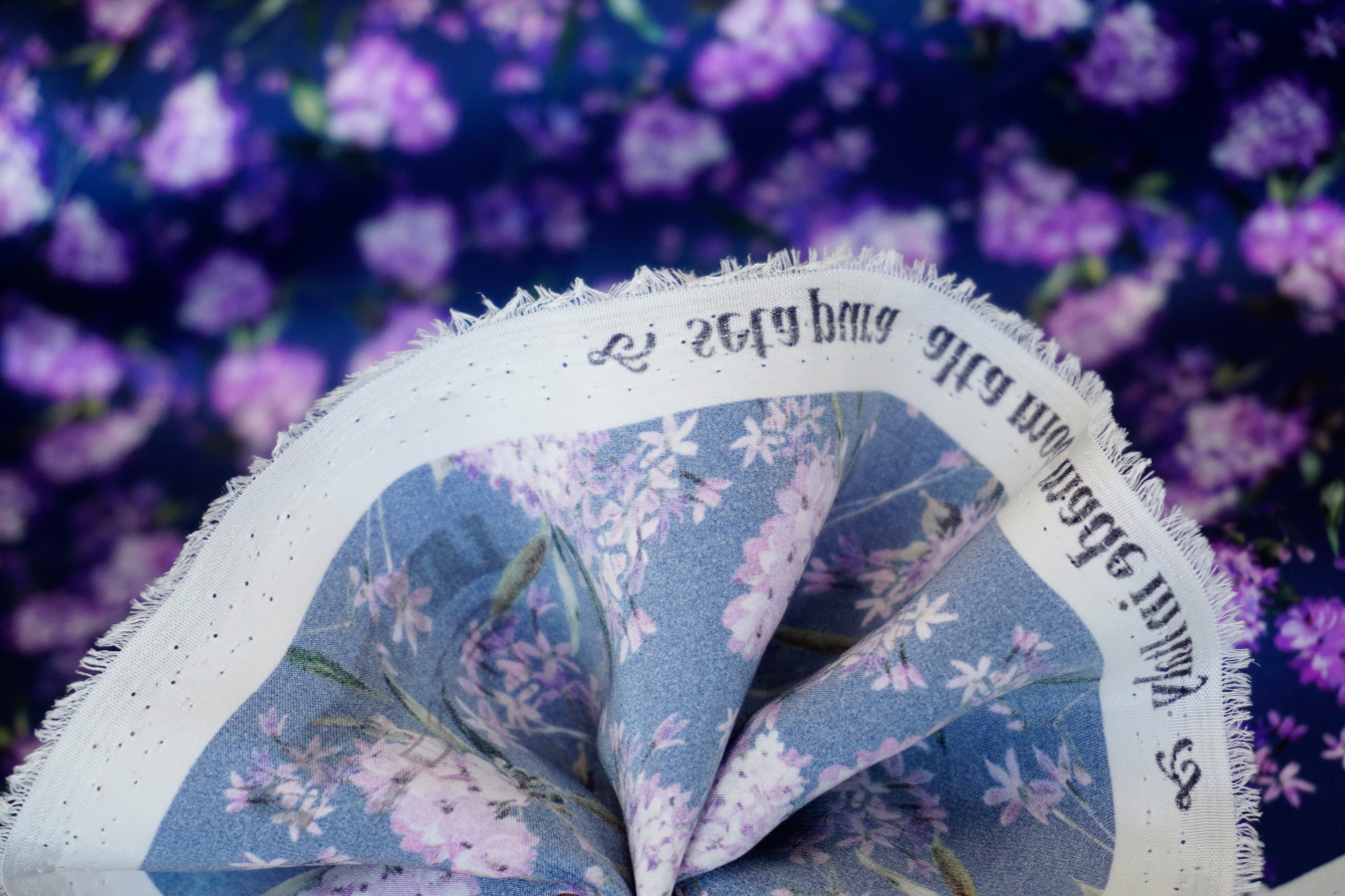 Seidensatin - kleine Blumen