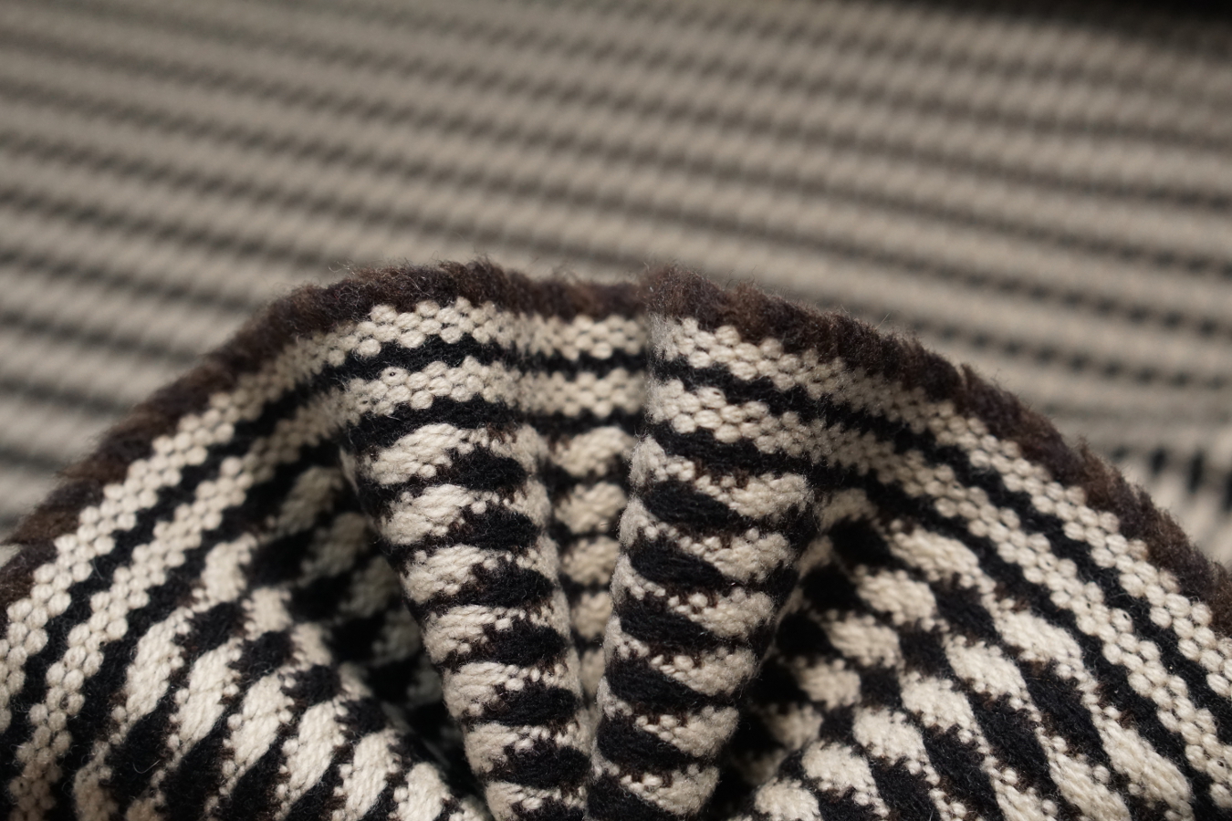 Doppelseitiger Schurwollmix kleine Rauten