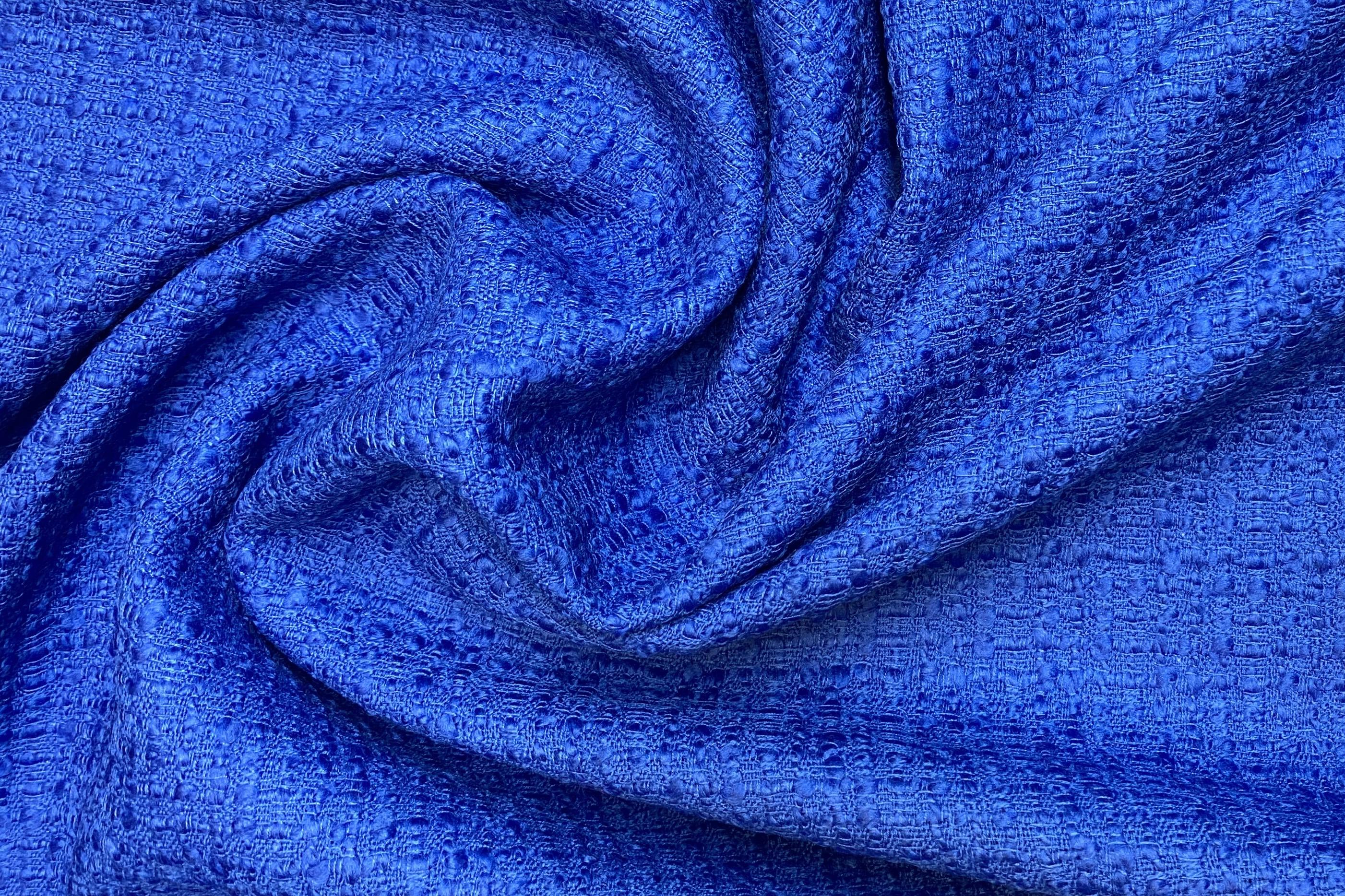 Boucle leuchtend blau