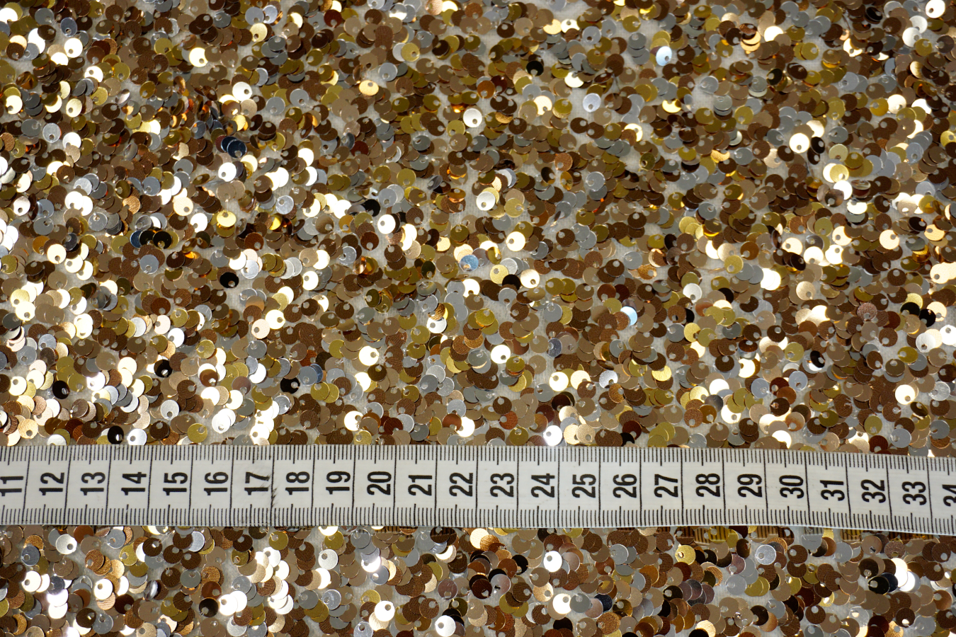 Pailletten auf Tüll - gold