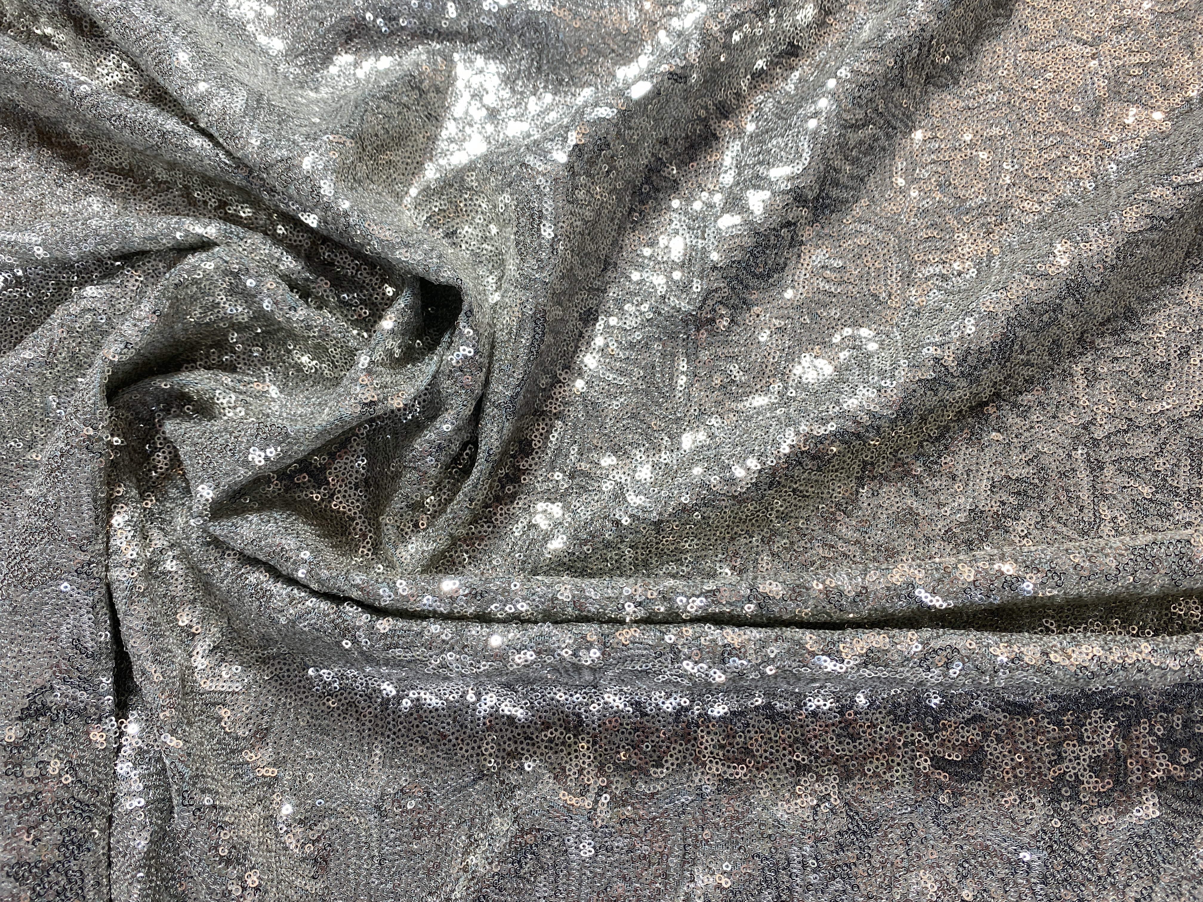 Elastik-Tüll mit Minipailletten silber