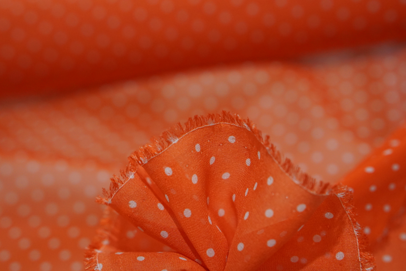 Chiffon - weiße Punkte auf rot