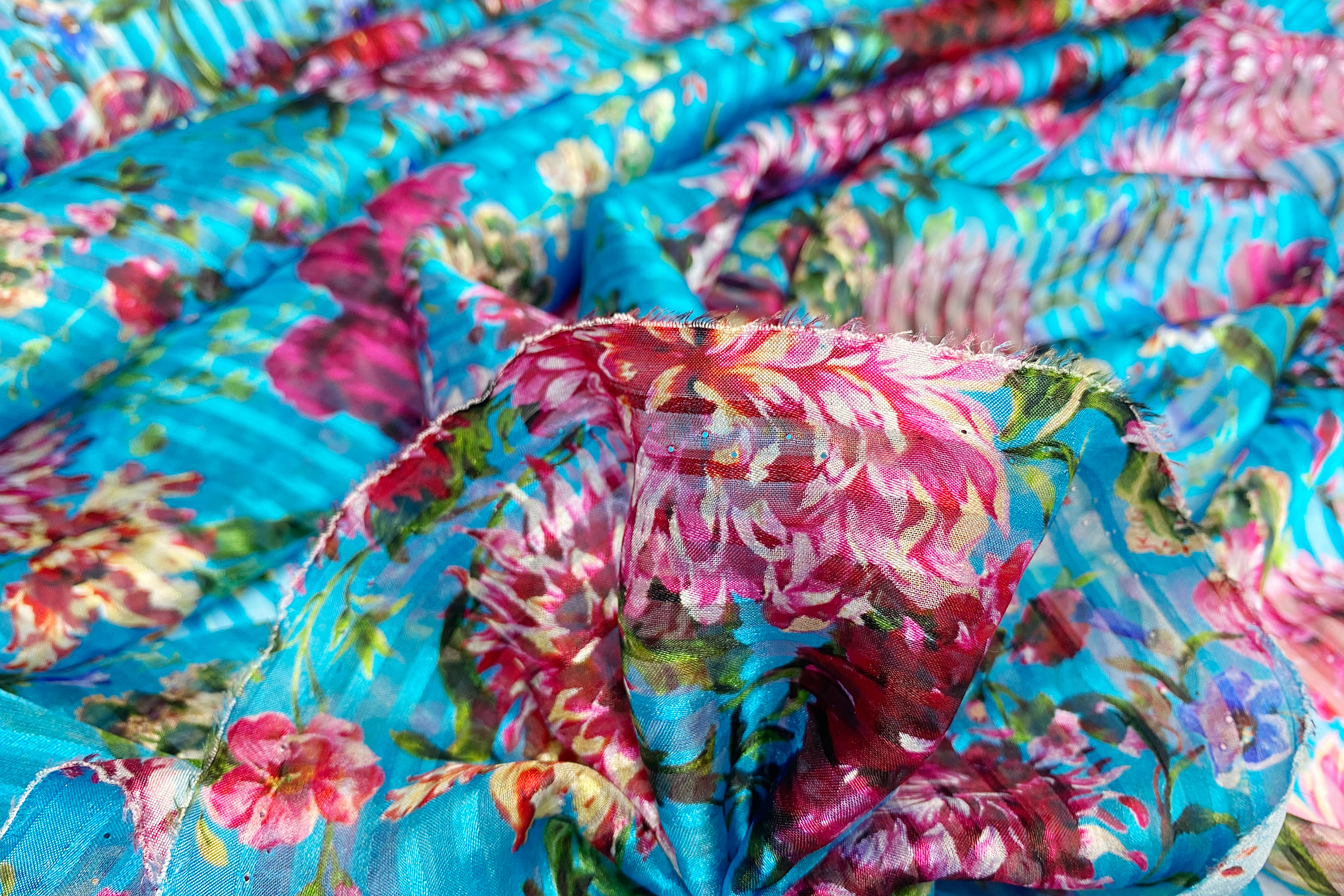 Bedruckter Chiffon mit Satinstreifen