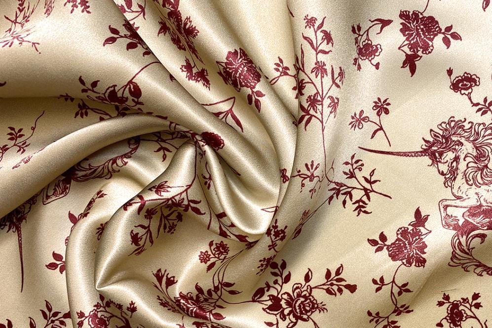 Seidensatin - Zeichnungen auf gold