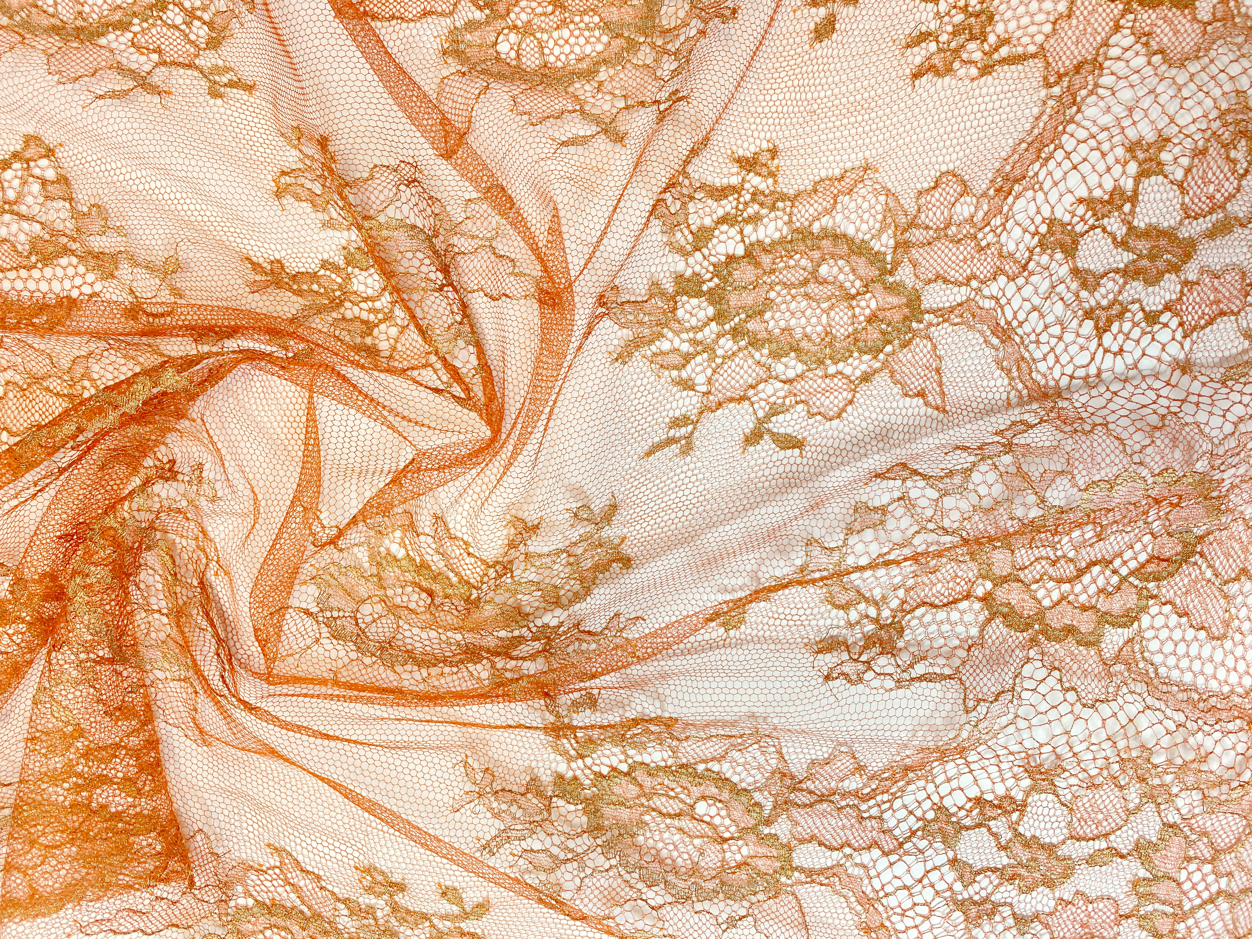 Tüllspitze mit Goldfaden