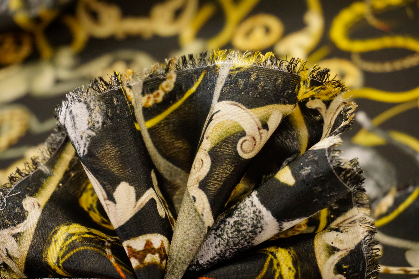 Seidencrêpe - Schlangen und Affen