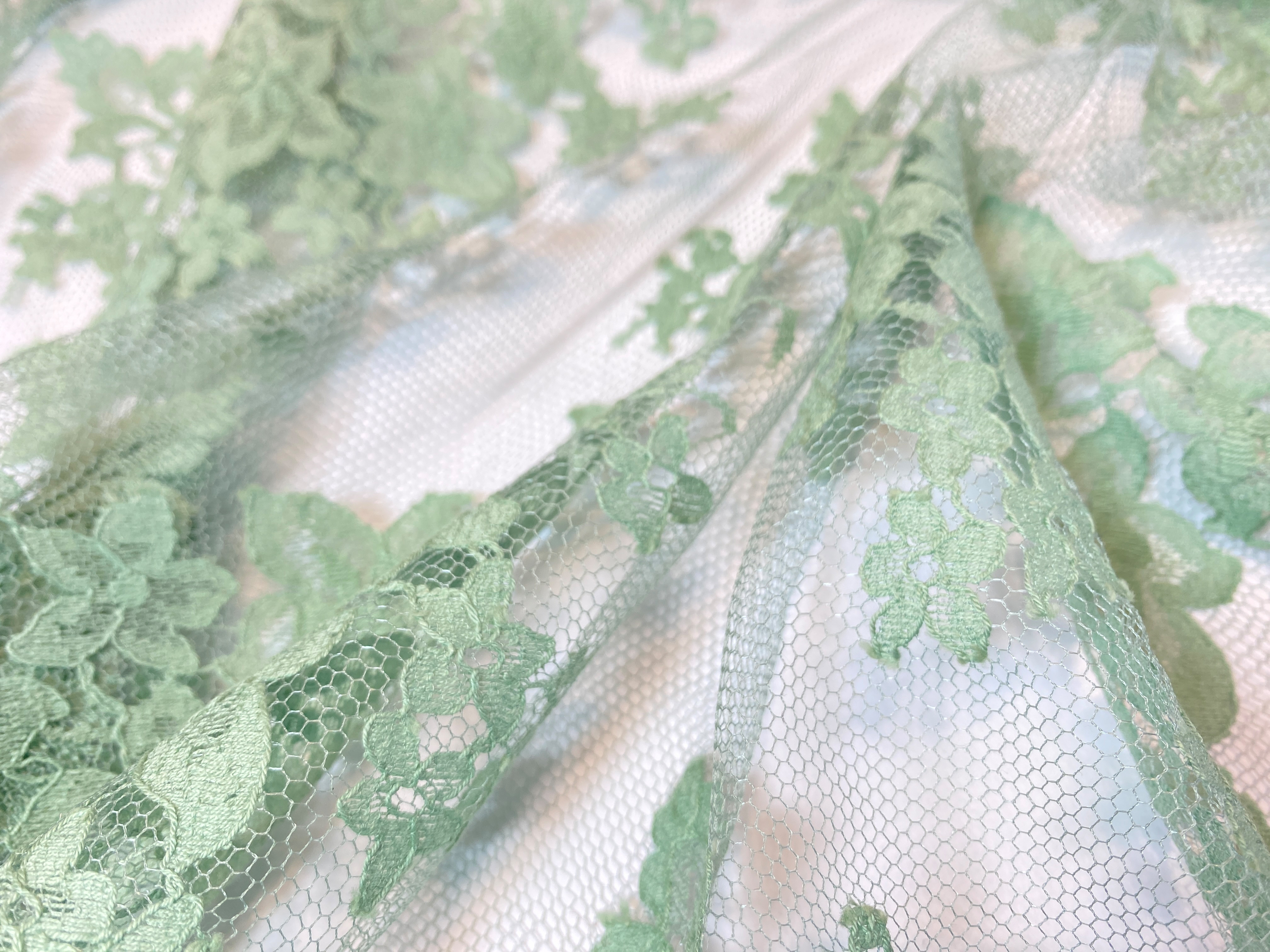 Tüllspitze jadegrün