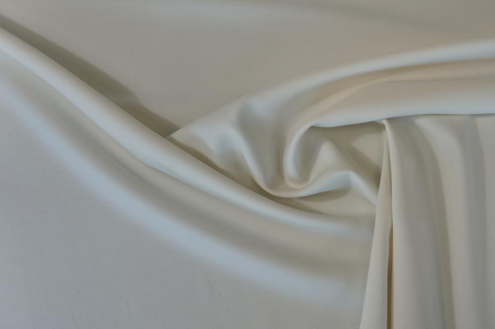 Satinierter Schurwollstretch - ecru