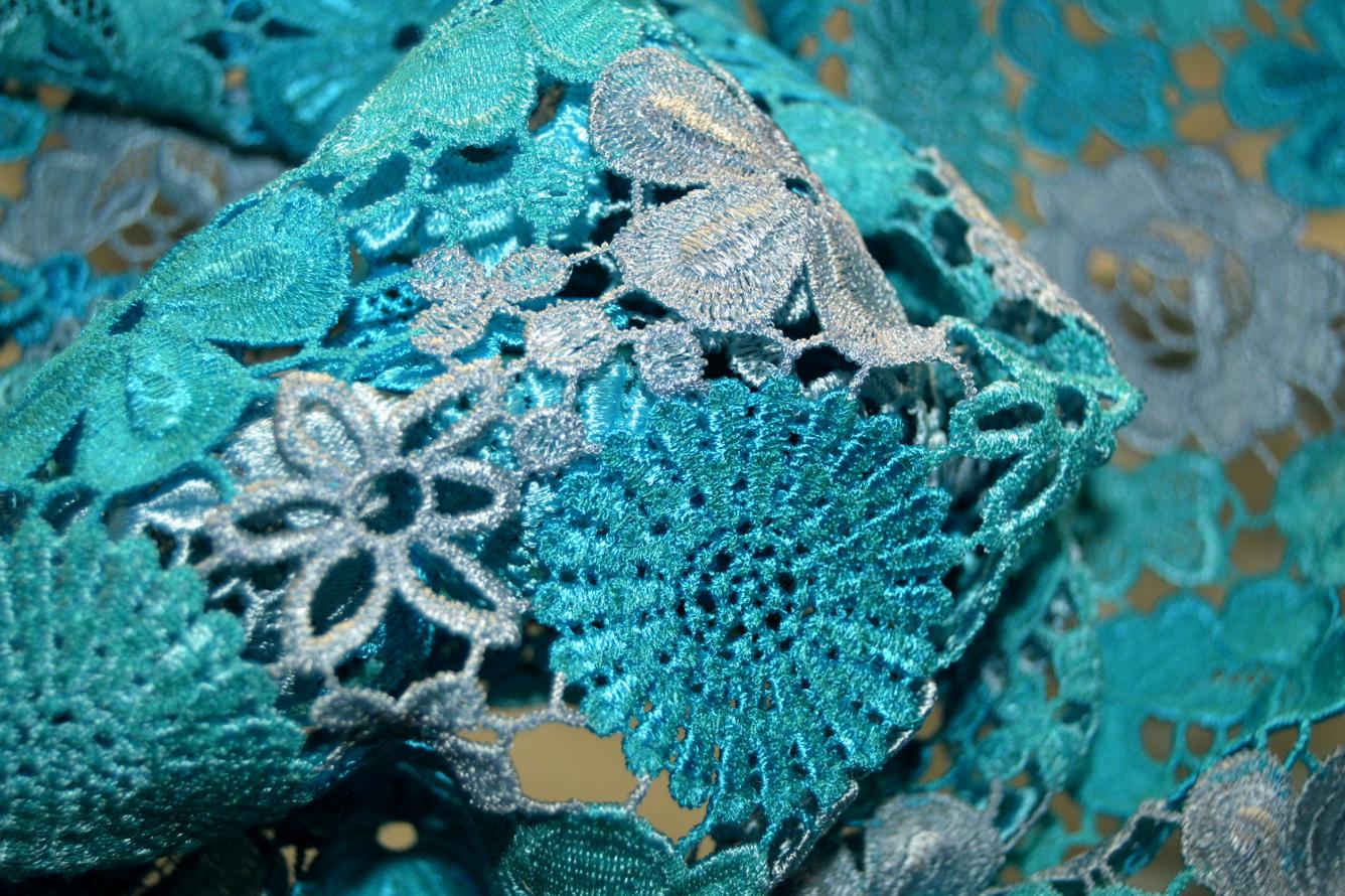 Spitze - türkis und himmelblau