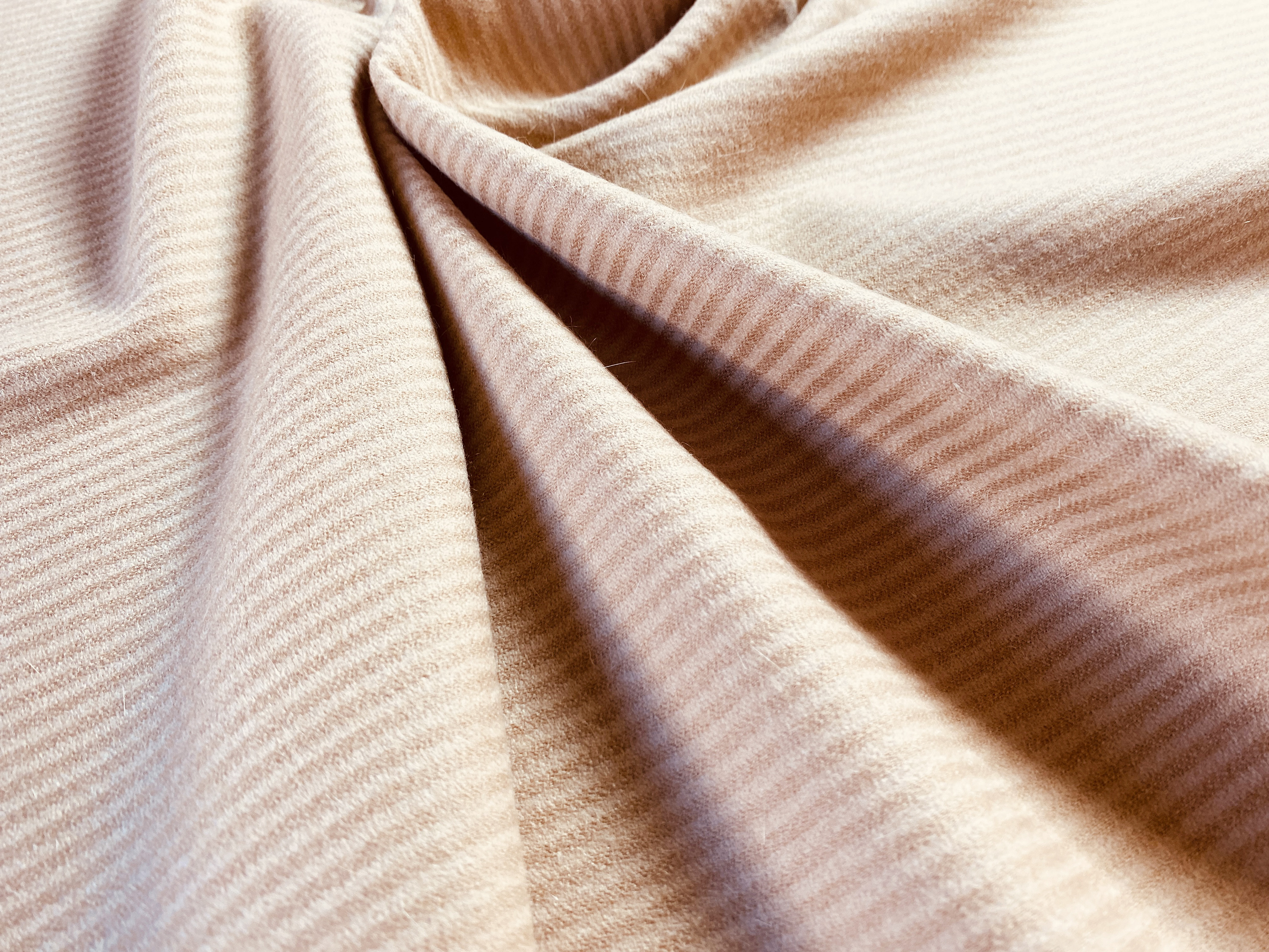 Ottoman mit Angora - beige