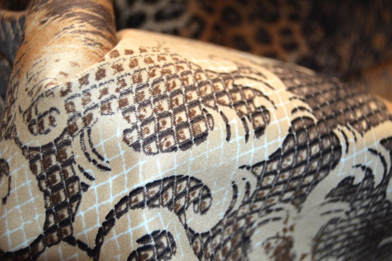 Satin in Stretchqualität mit Mustermix in beige