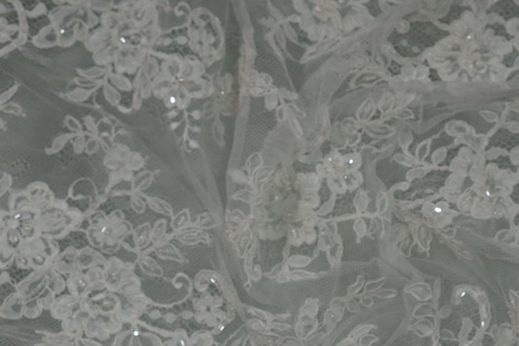 Bestickte Spitze - ecru