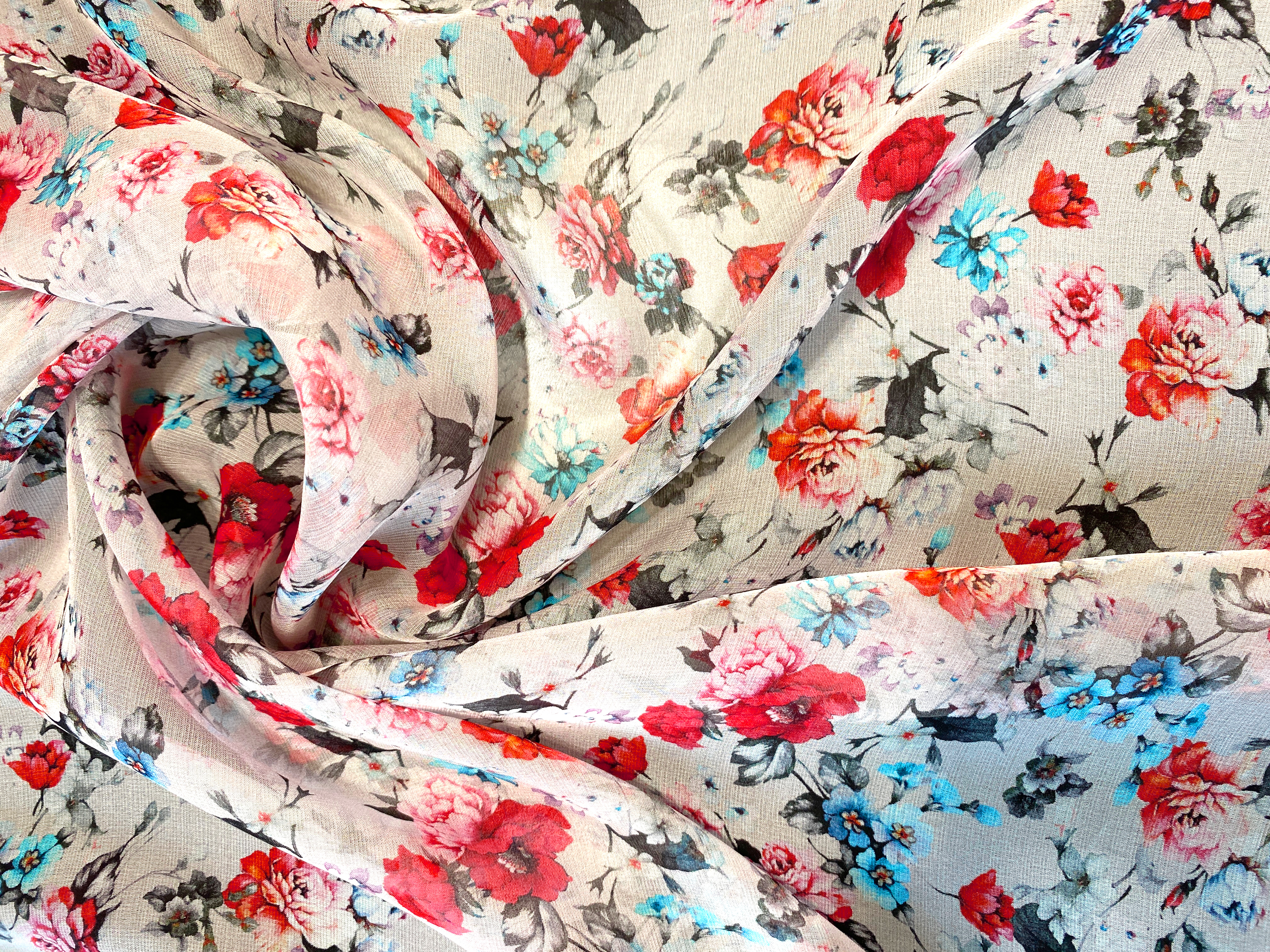 Chiffon Blumen auf hellgrau