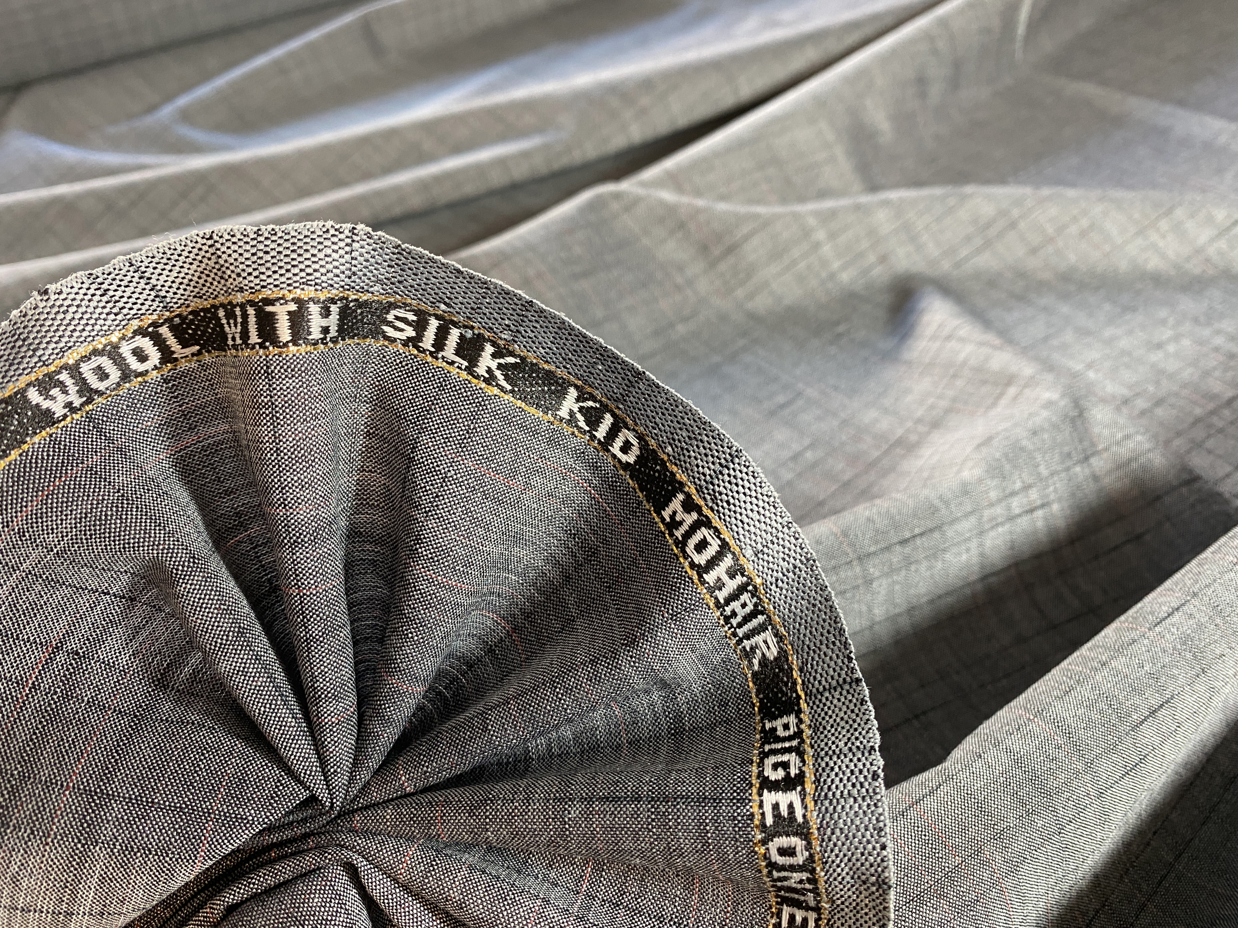 Schurwolle mit  Mohair und Seide