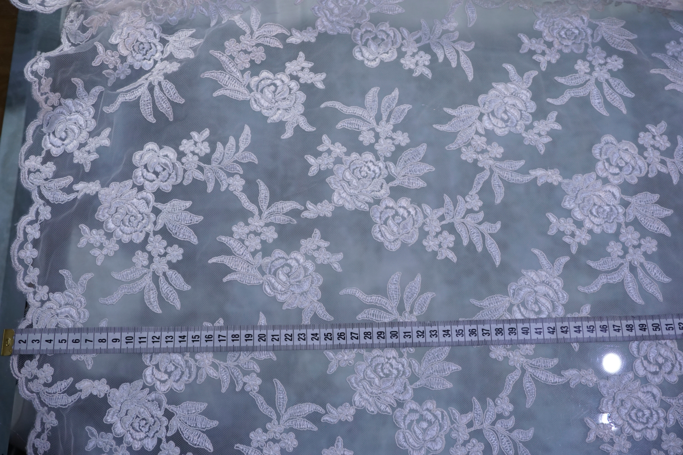 Florale Gimpenspitze - weiß