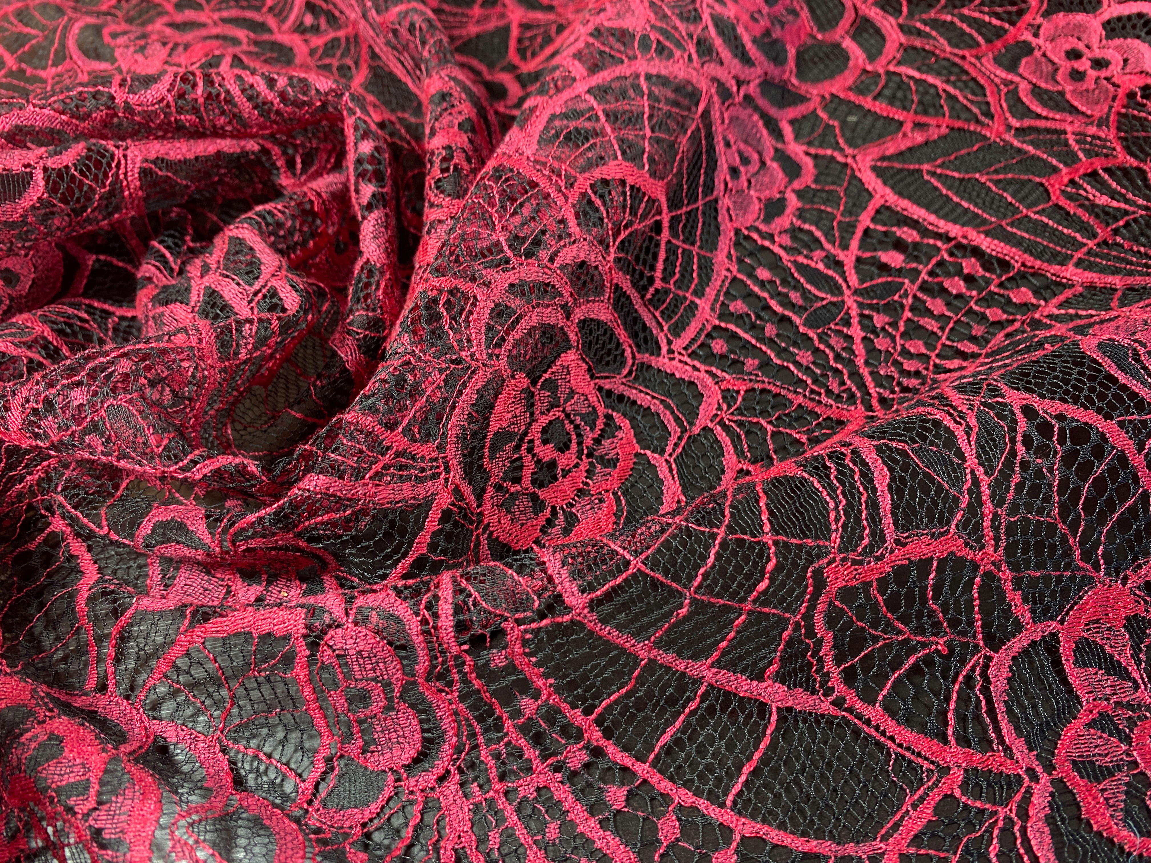 französische Spitze rot-schwarz