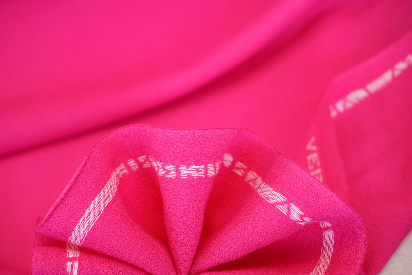 Schurwollcrêpe - himbeer