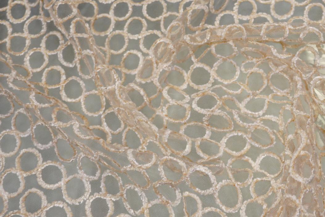 Tüll mit Chenillestickerei - apricot