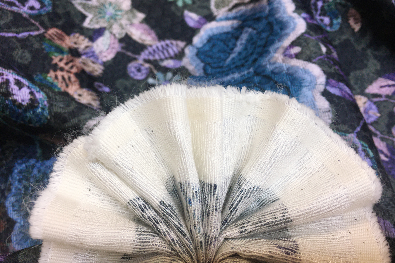 Rapport – Jacquard, blau-lila Blüten