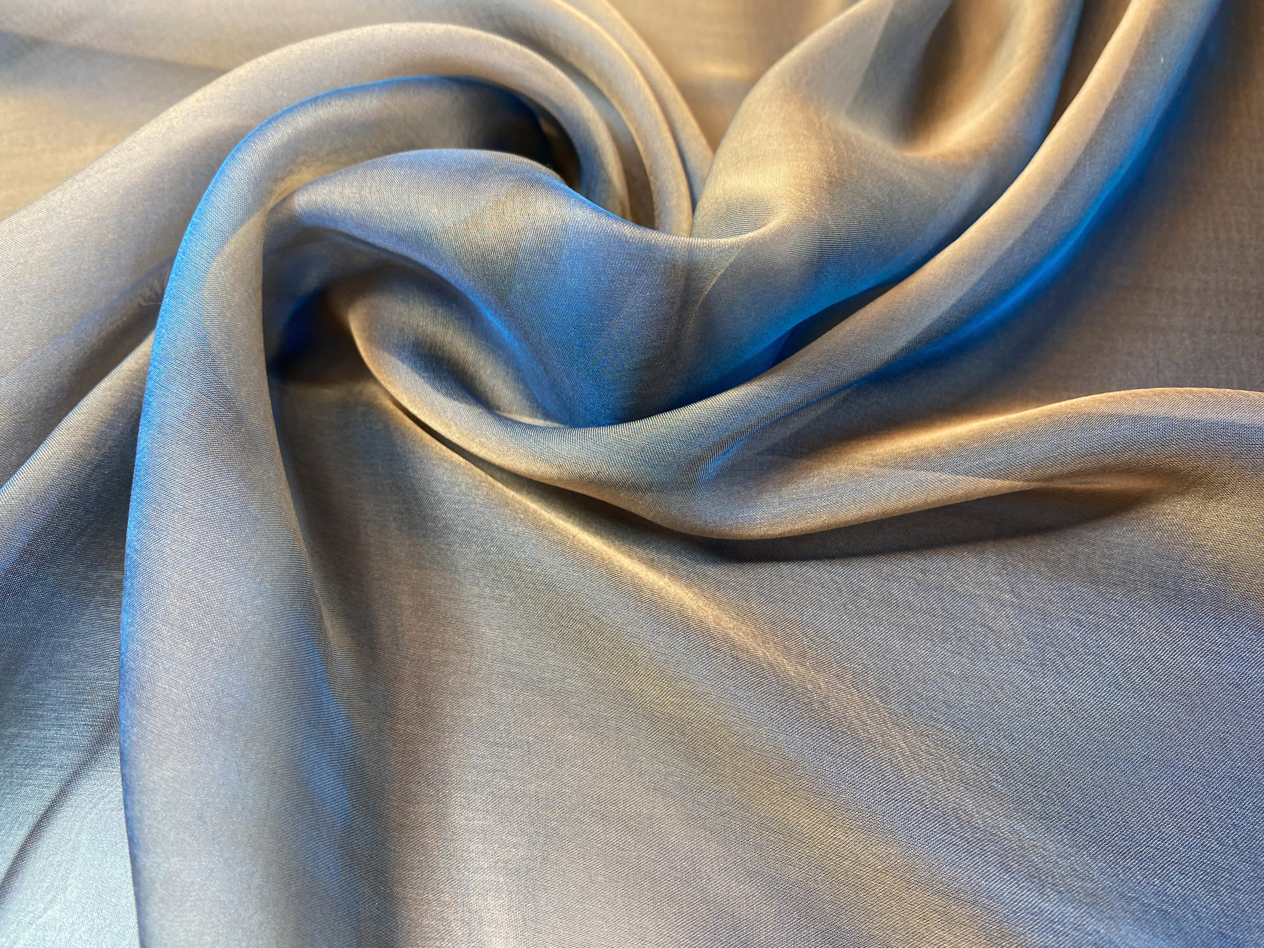 changierender Chiffon blau-braun