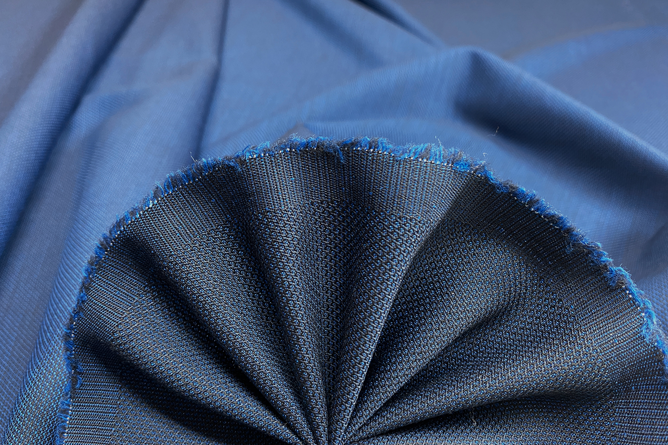 Schurwolle mit Struktur - dunkelblau