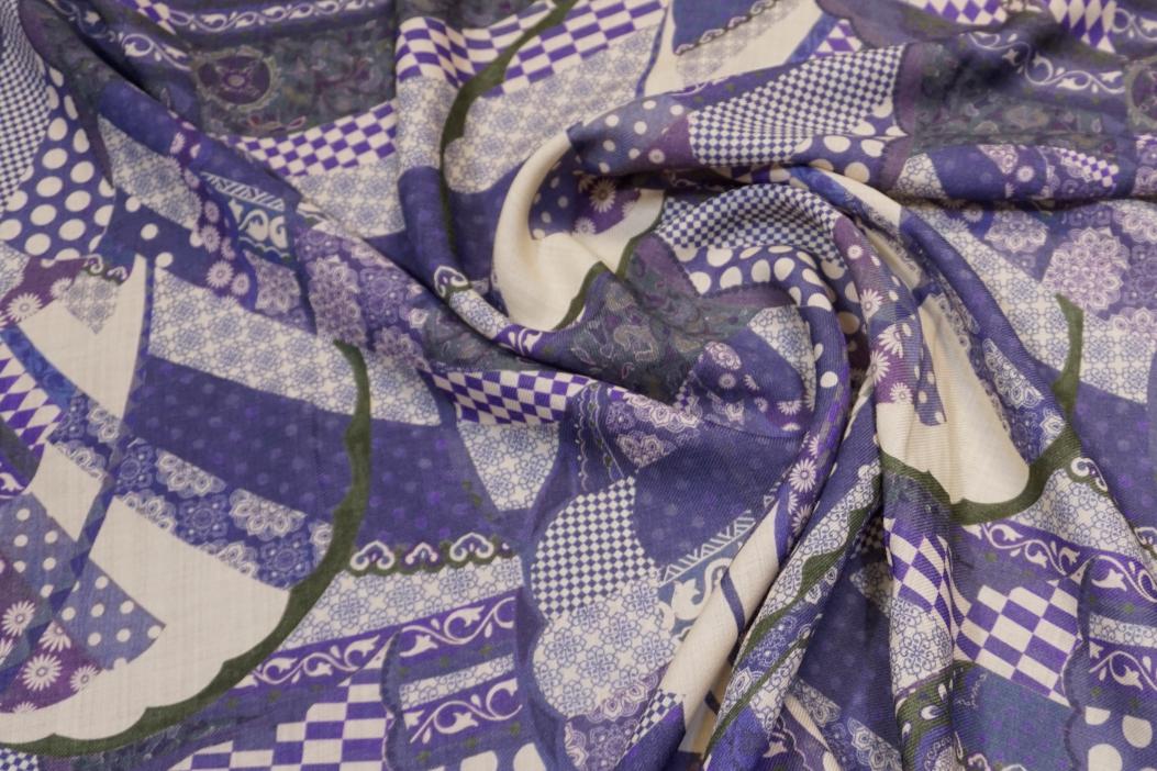 Schurwolle - lila Muster