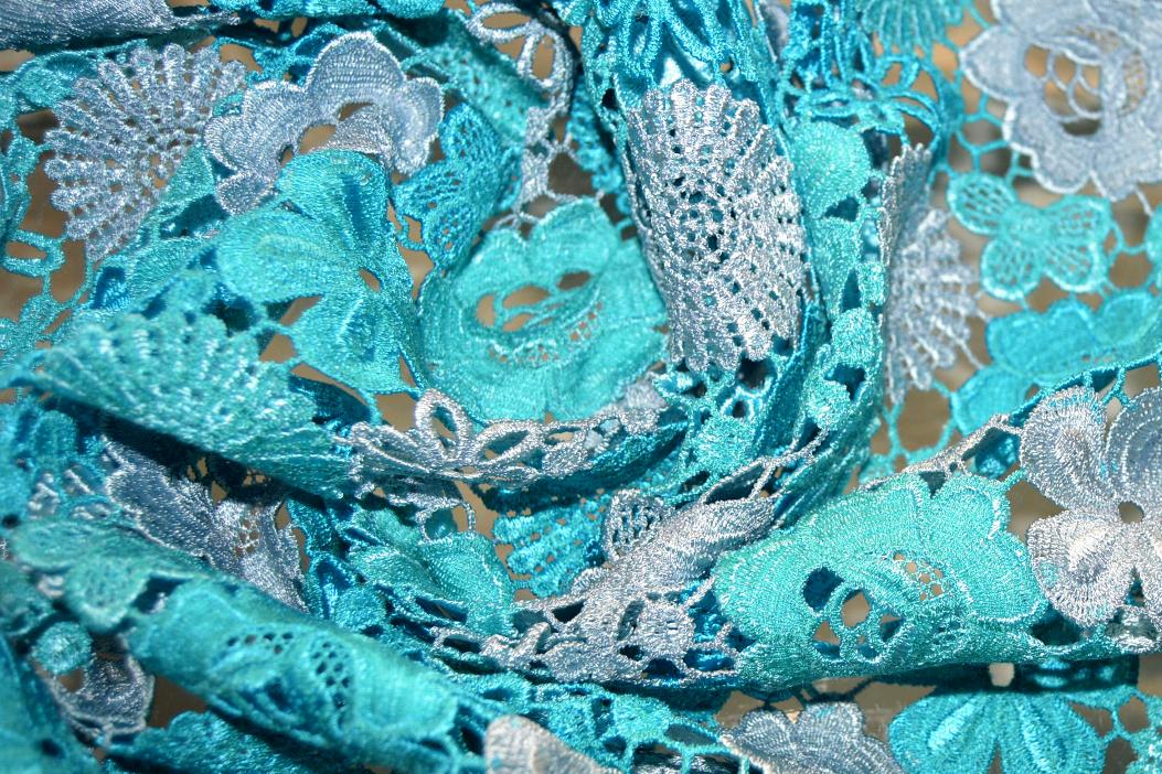 Spitze - türkis und himmelblau