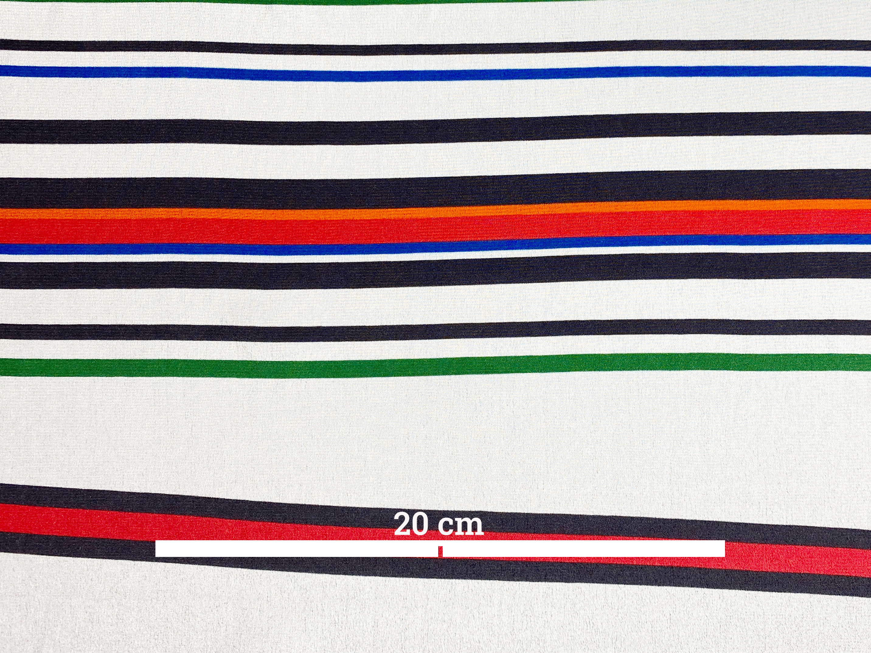 feiner Crepe mit Streifen