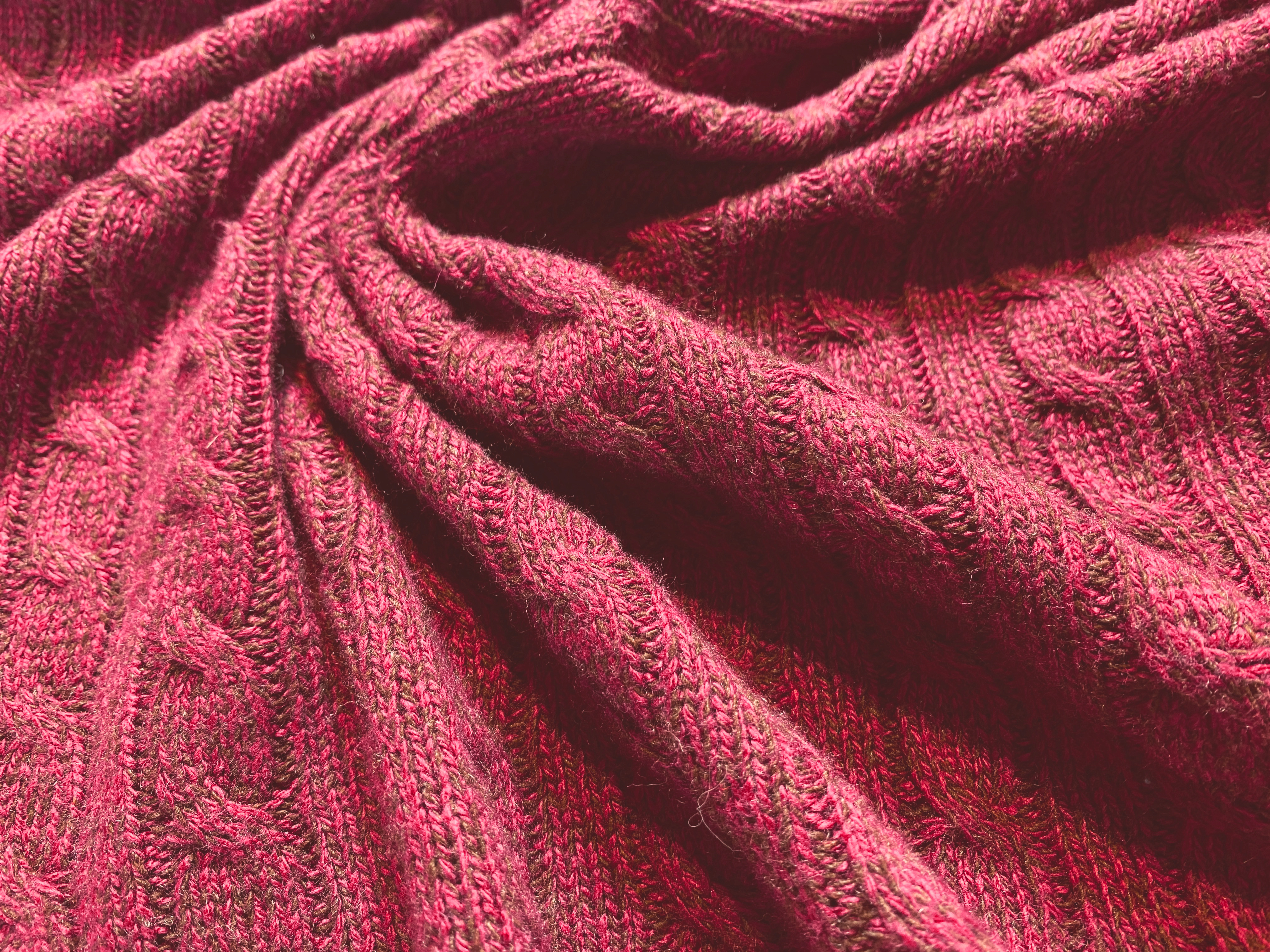 Zopfmusterstrick rot meliert