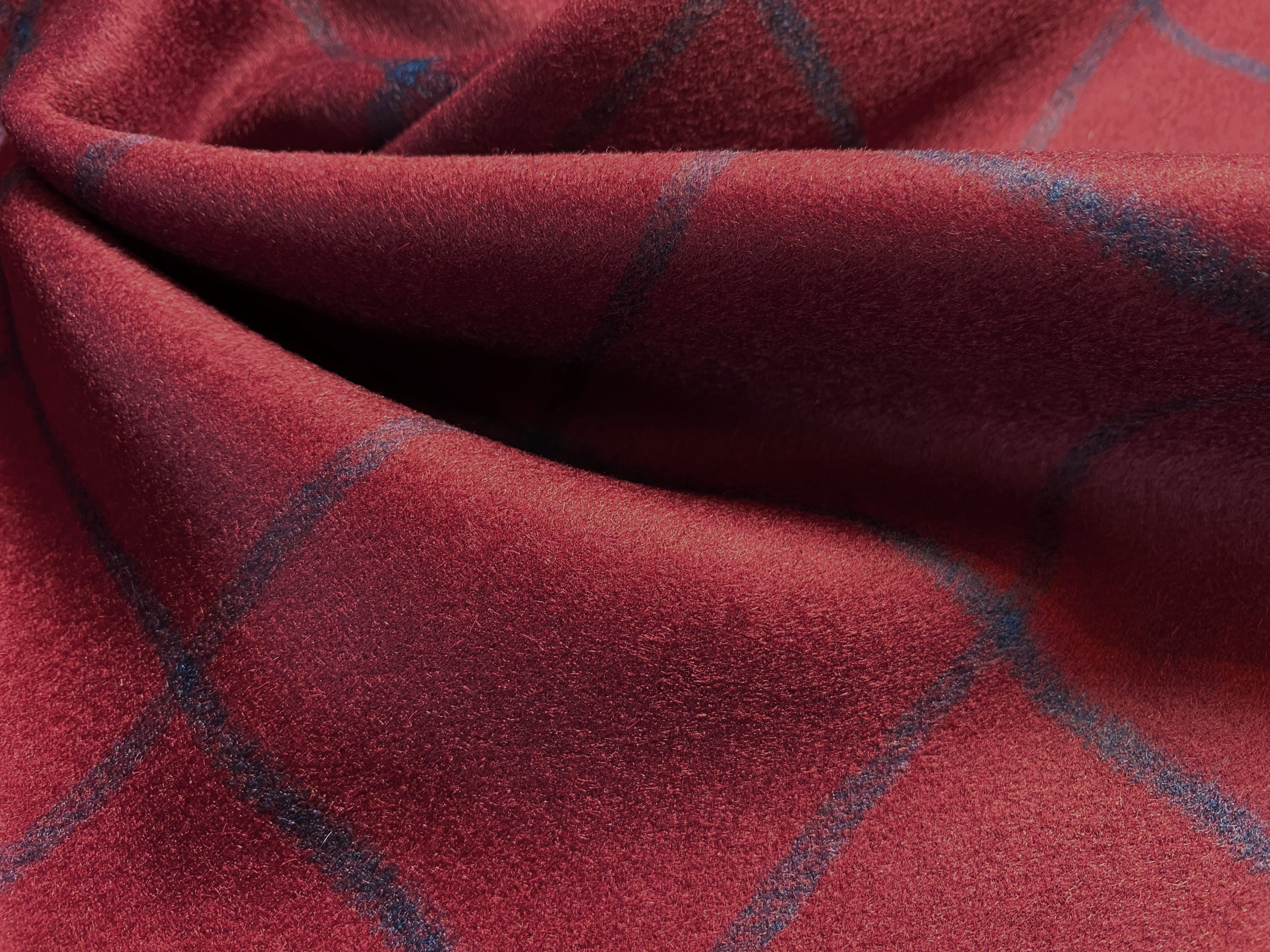 Mantelware dunkelrot mit Karo