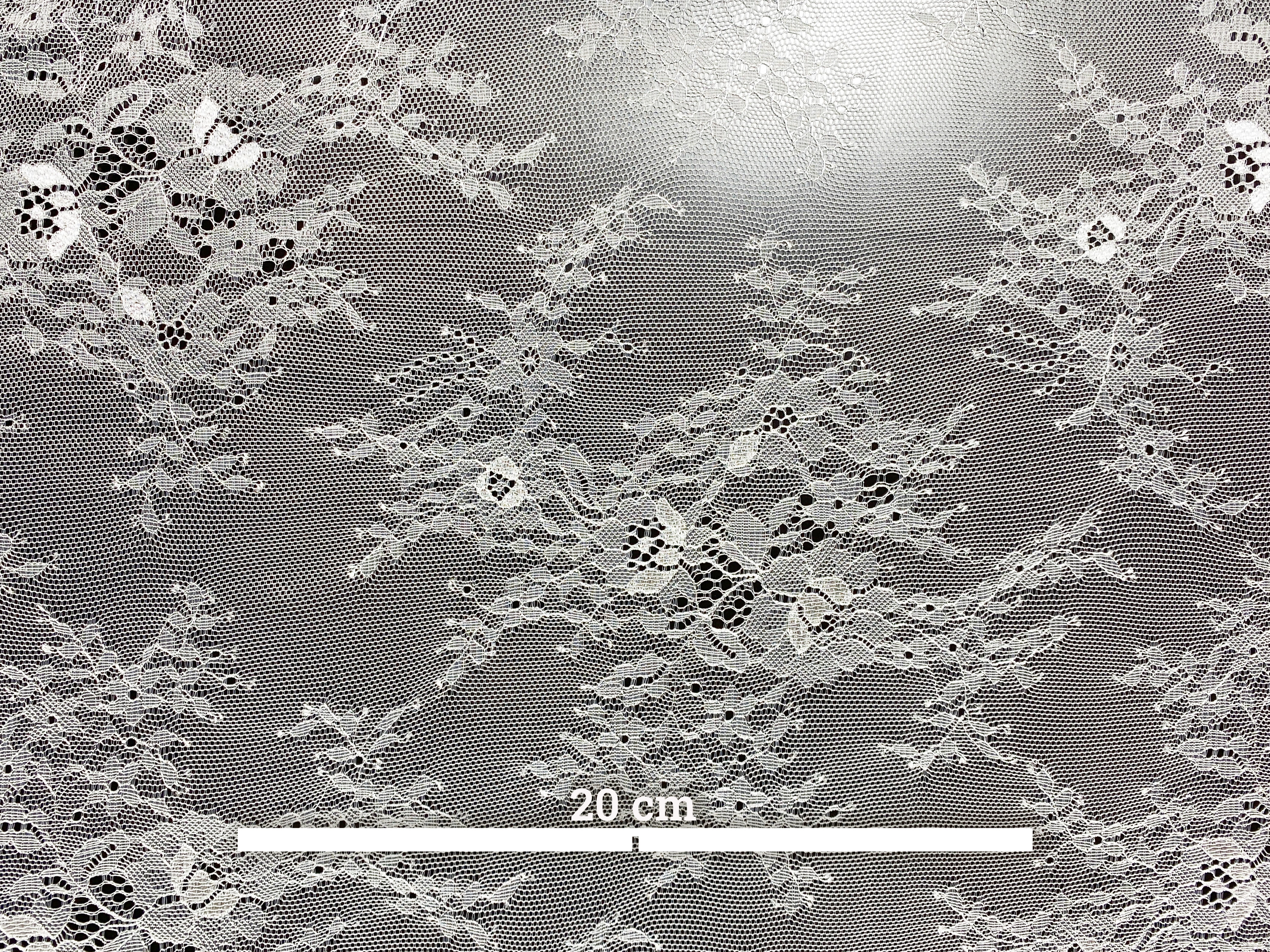 Chantillyspitze mit Silberglitzer