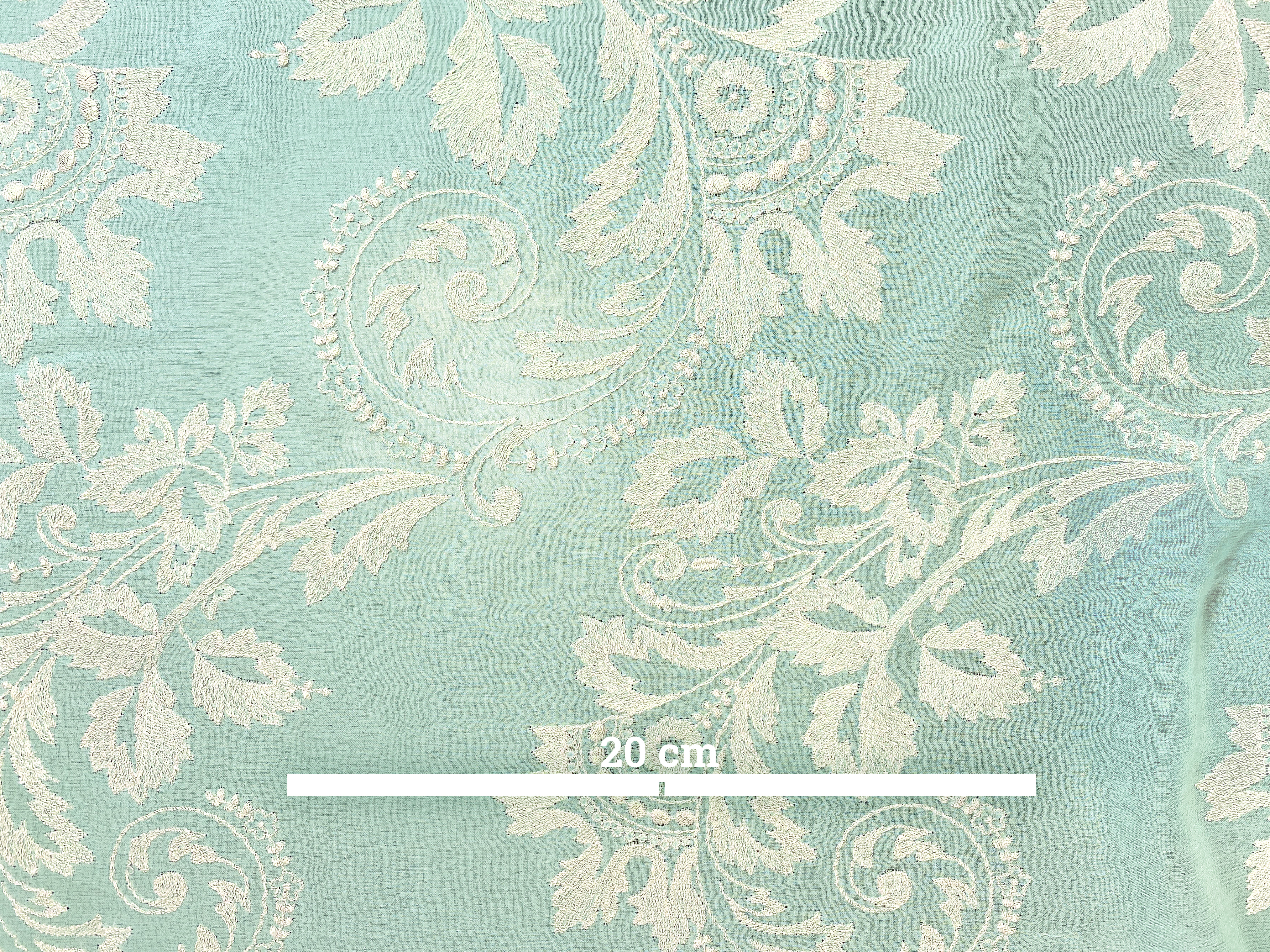 Bestickter Seidenchiffon