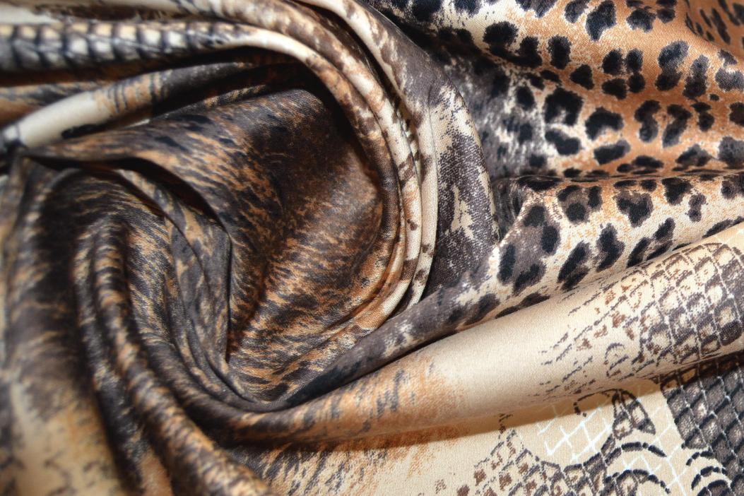 Satin in Stretchqualität mit Mustermix in beige