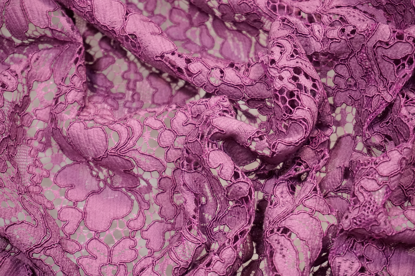 Spachtelspitze - florales Muster, lila