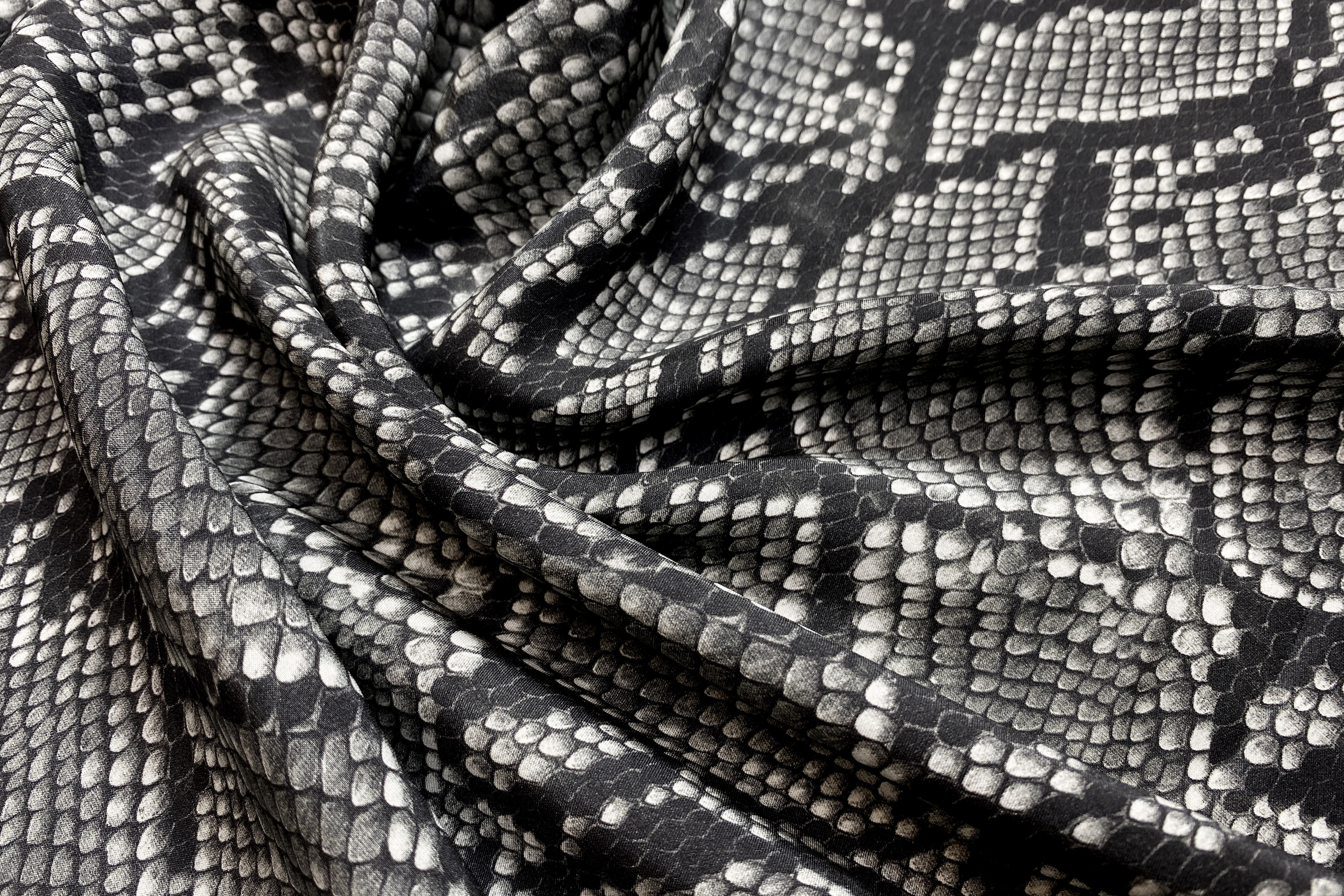 Seidencrêpe - Schlangendruck