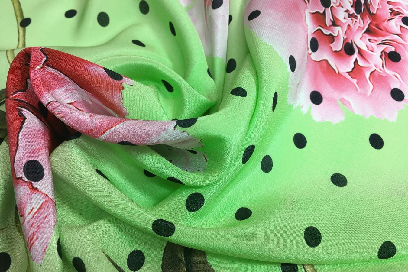 Crêpe de Chine - Nelken mit Punkten