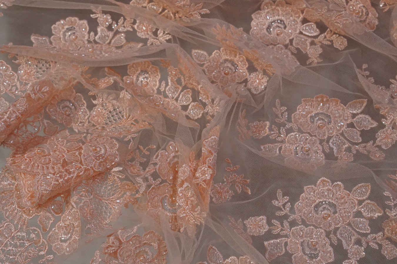 Bestickte Spitze - lachs