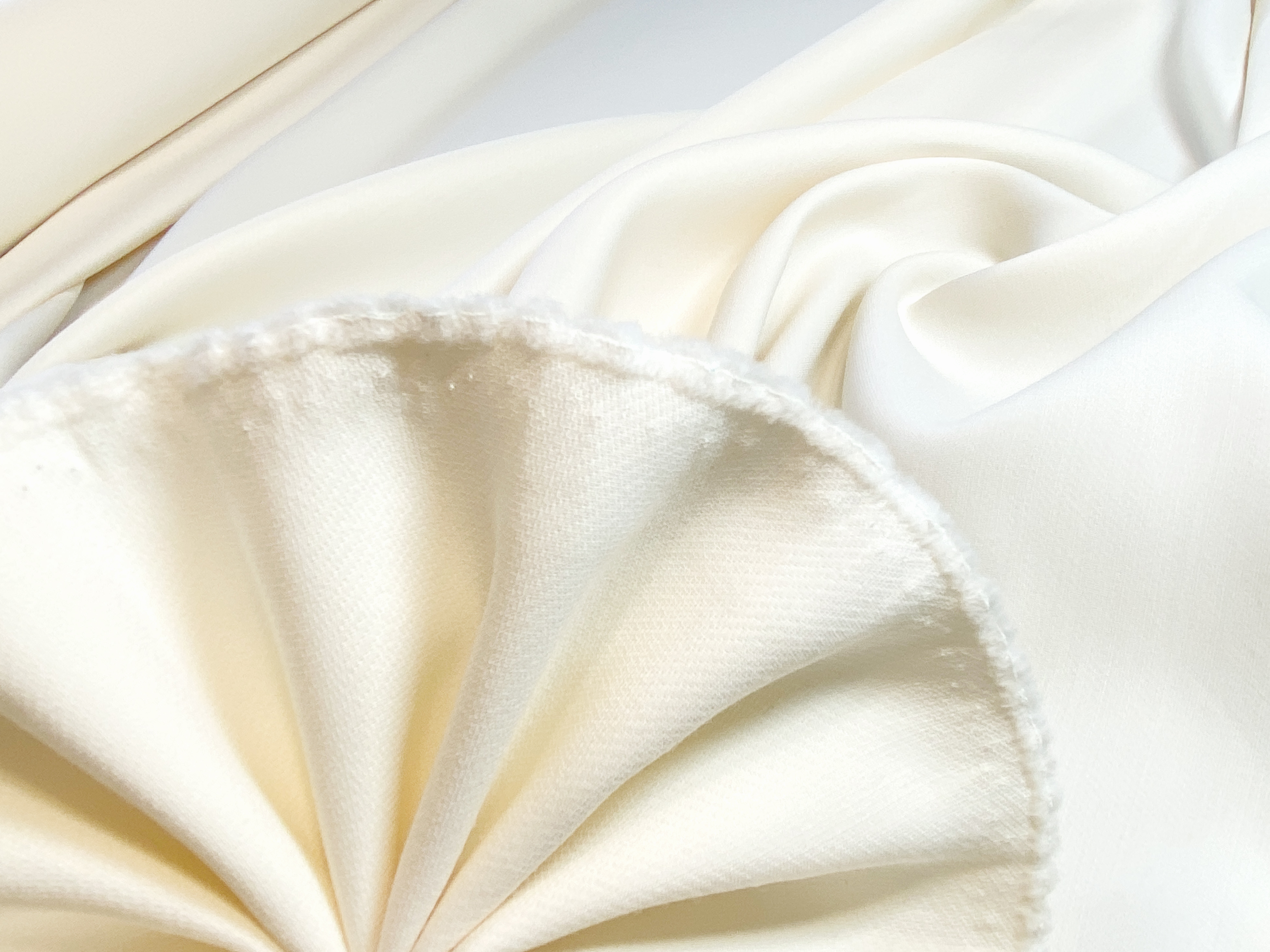 Schurwolle-Seidemischung wollweiß