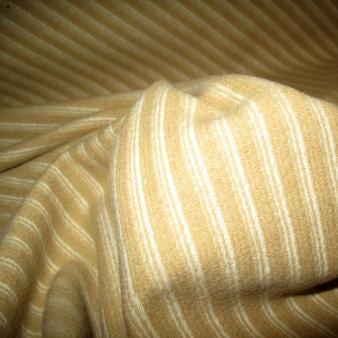 Schurwolle - diagonal gestreift