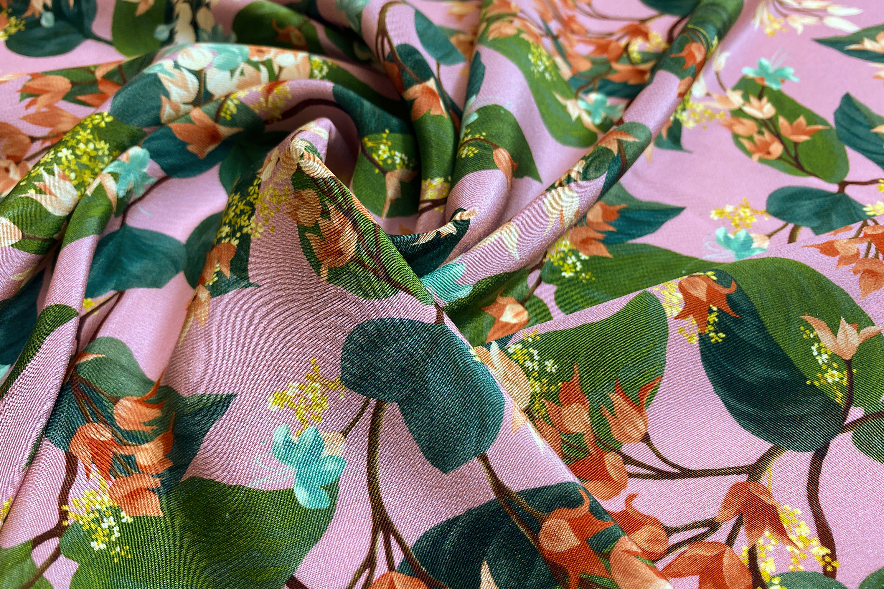 Seiden-Crêpe in rose-grün-apricot