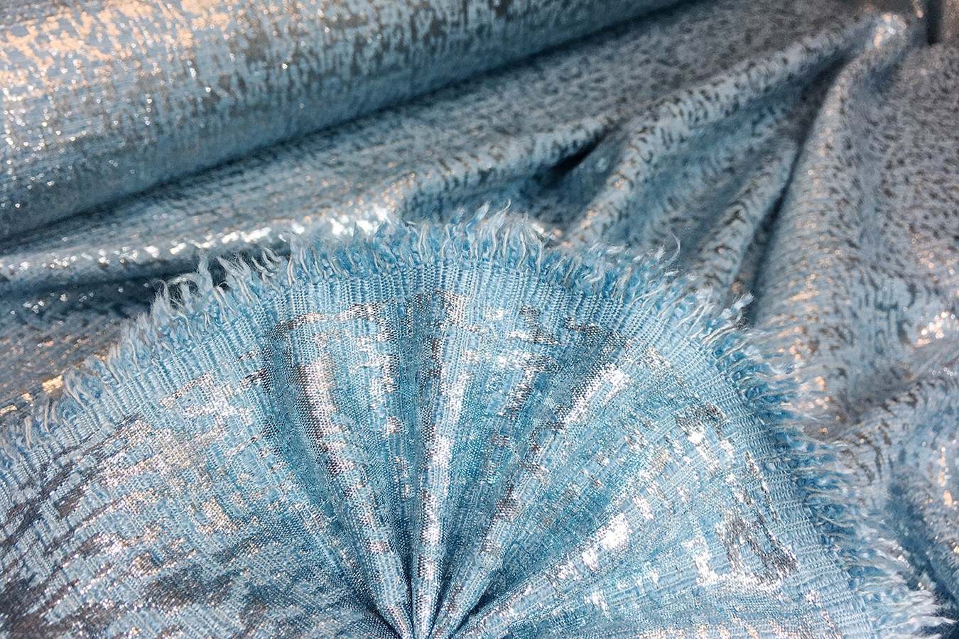 Brokat - himmelblau mit silber