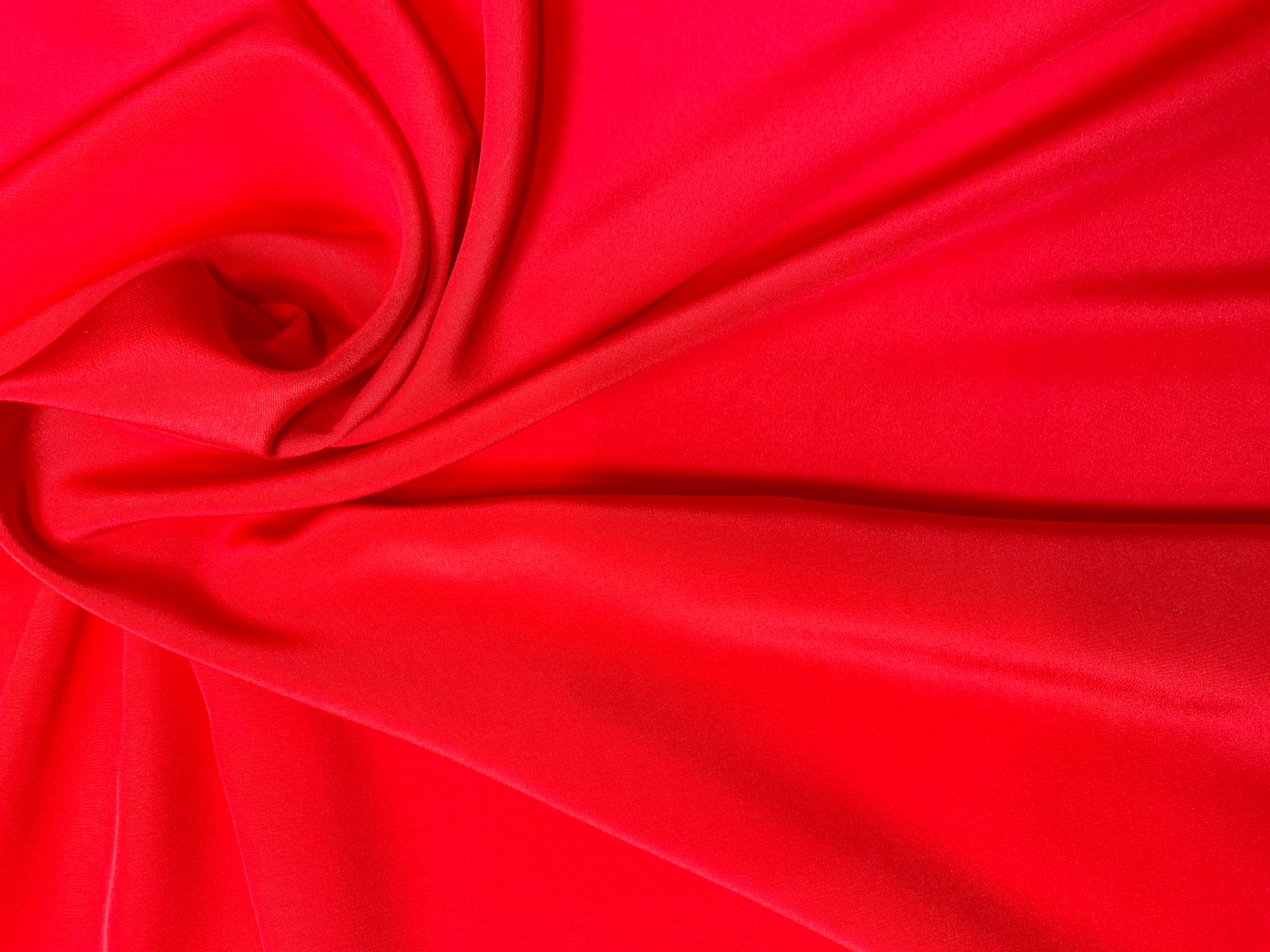 Seiden-Crepe rot